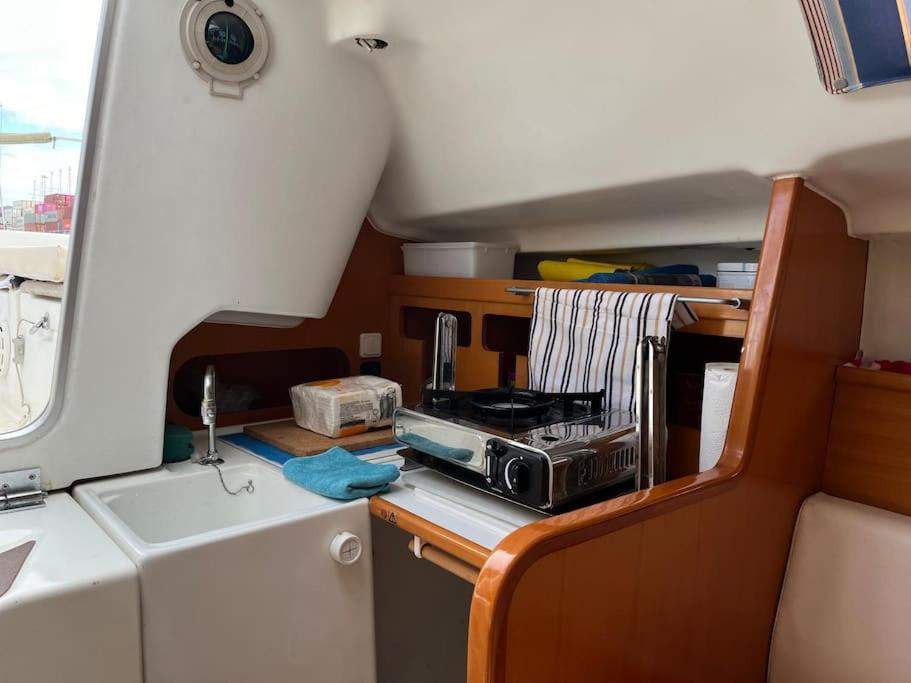 Surfbird Cozy Sailboat Escape