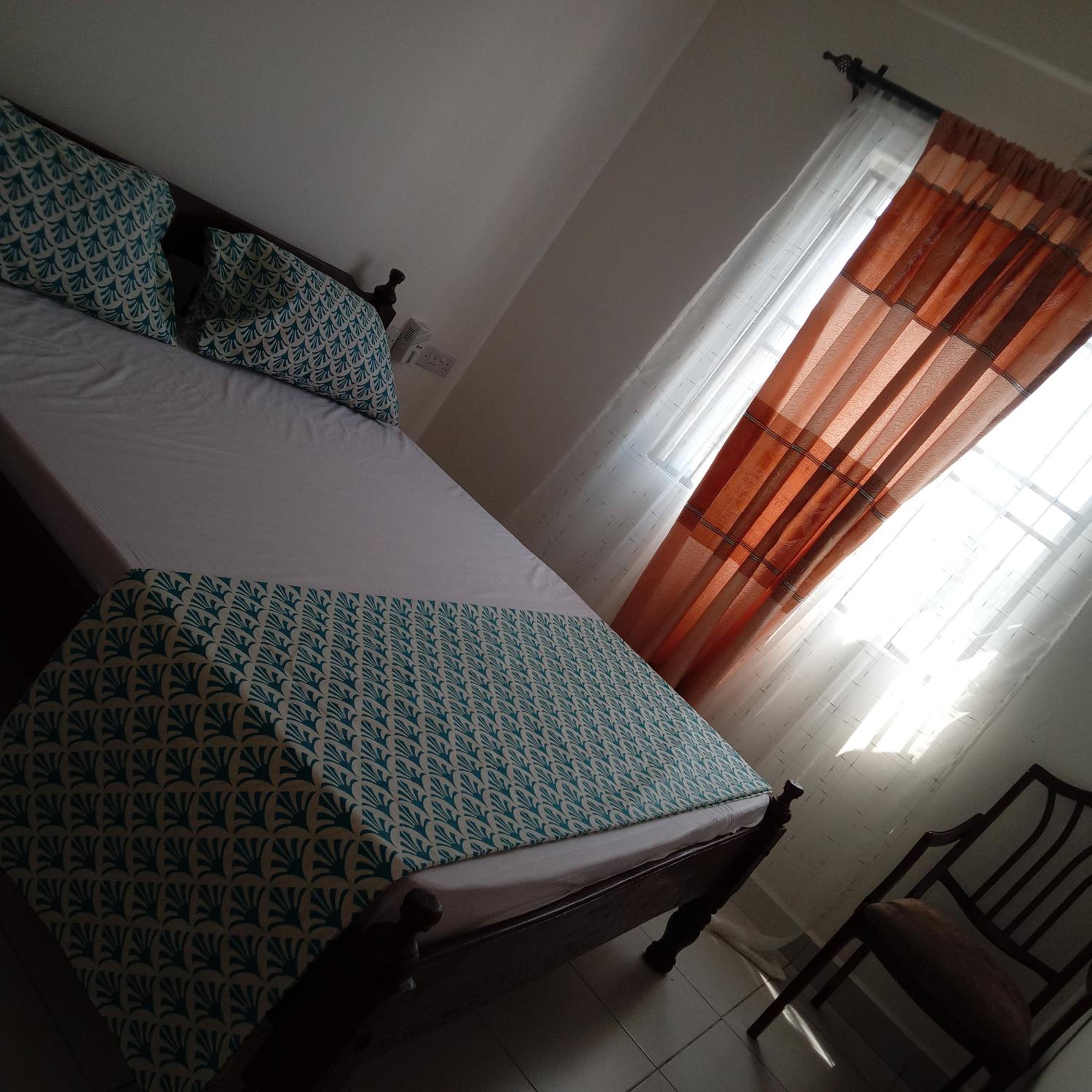 She-goes apartments view 4