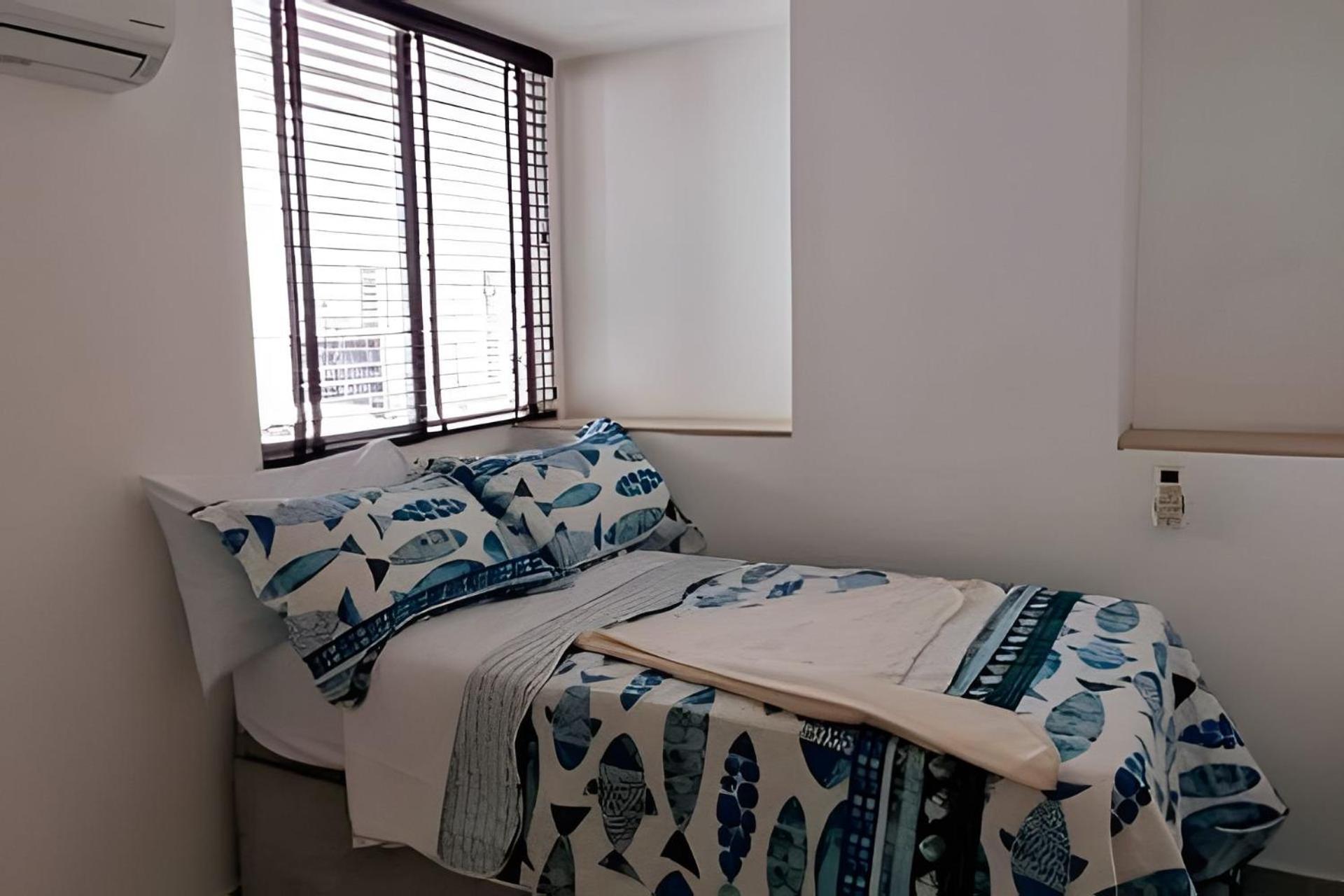 Strada Suites: High floor, Wifi, A/C