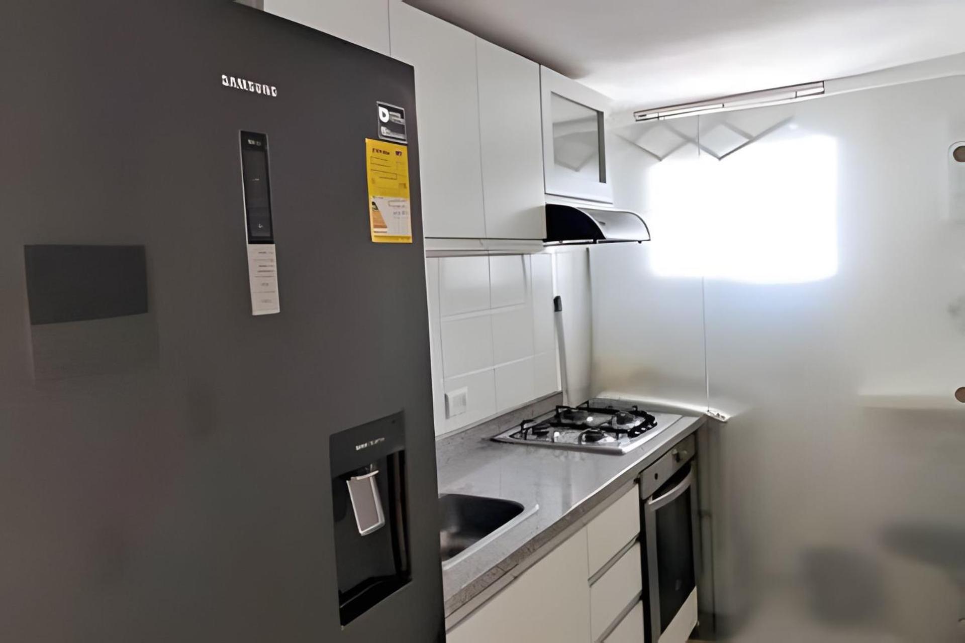 Strada Suites: High floor, Wifi, A/C