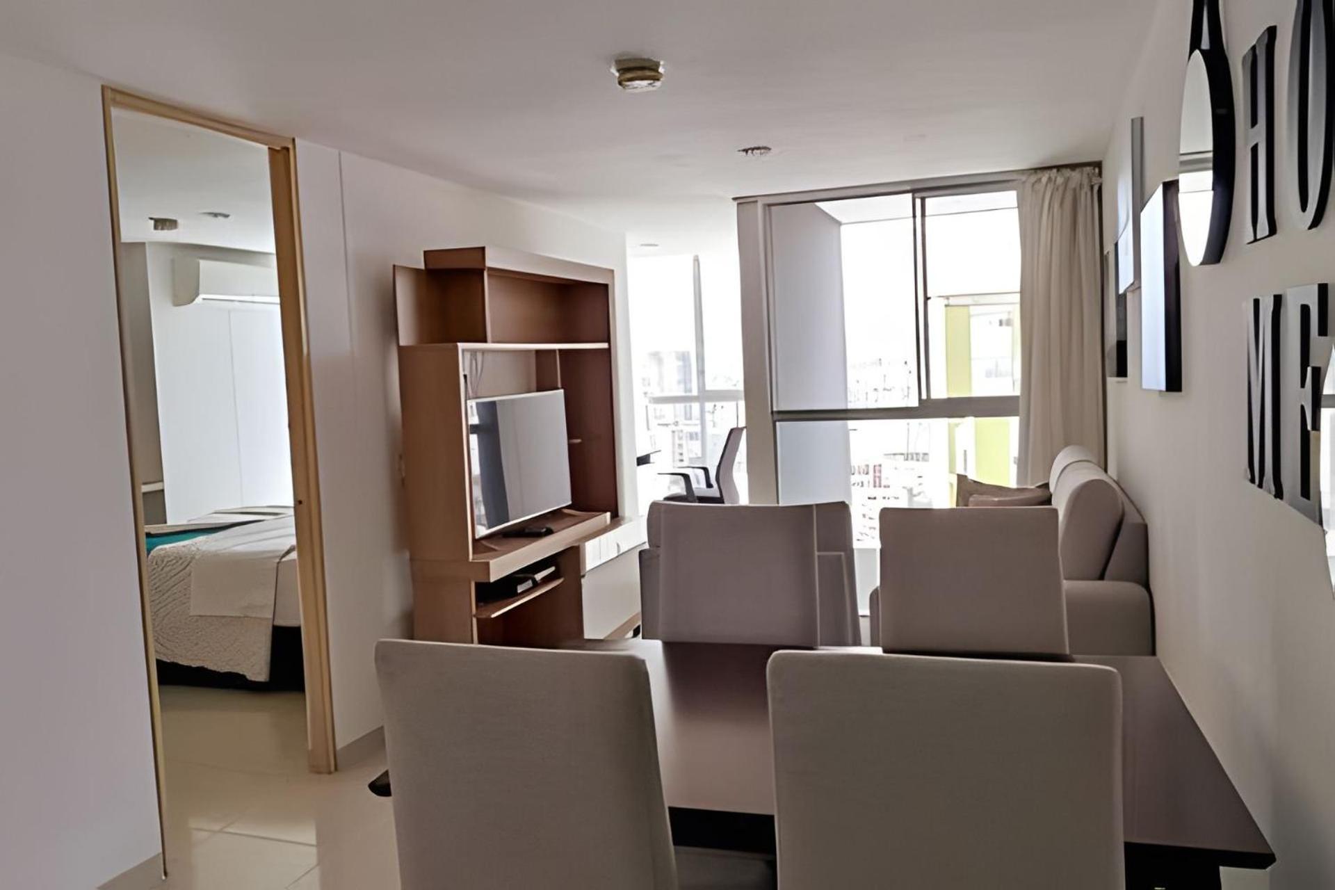Strada Suites: High floor, Wifi, A/C