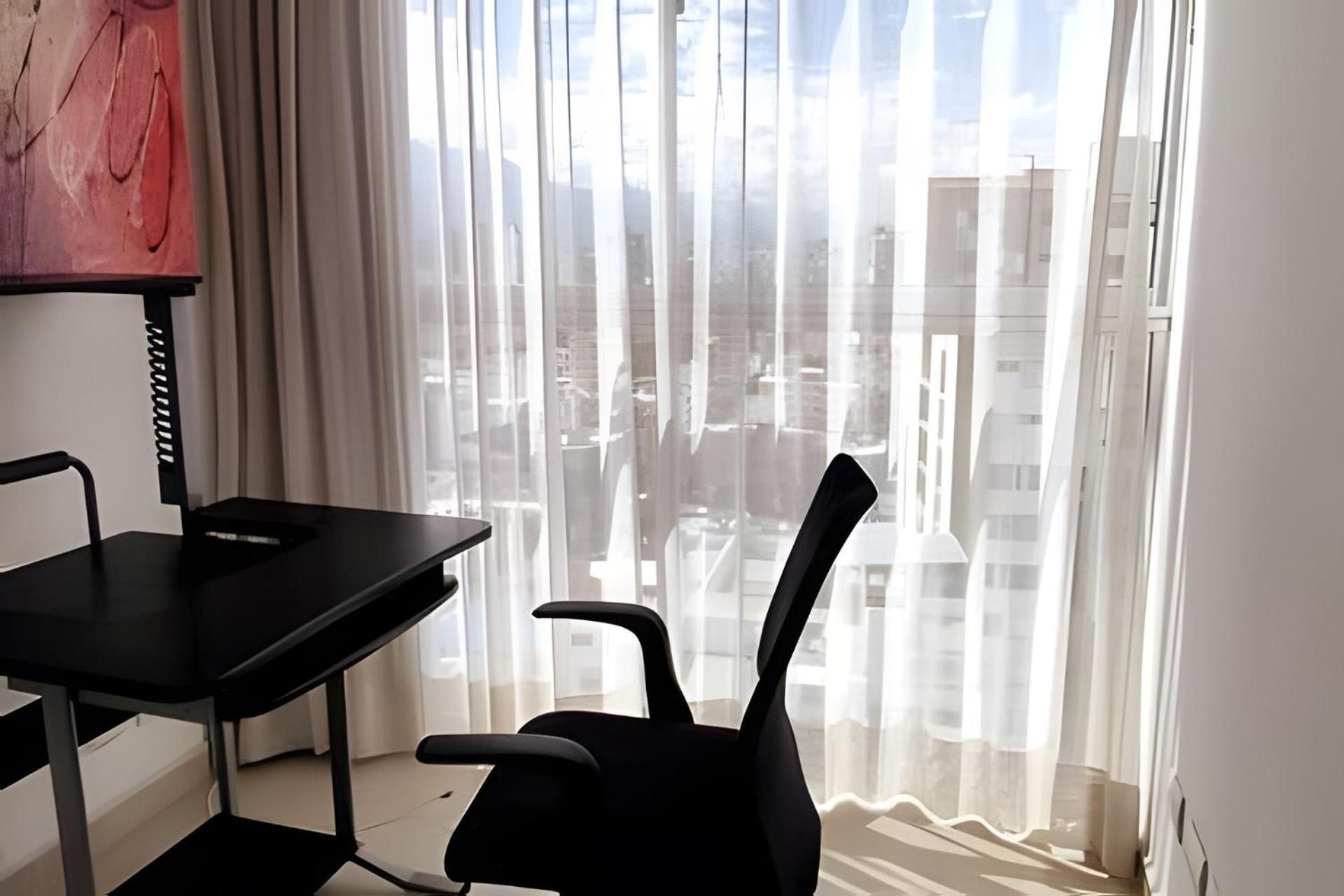 Strada Suites: High floor, Wifi, A/C