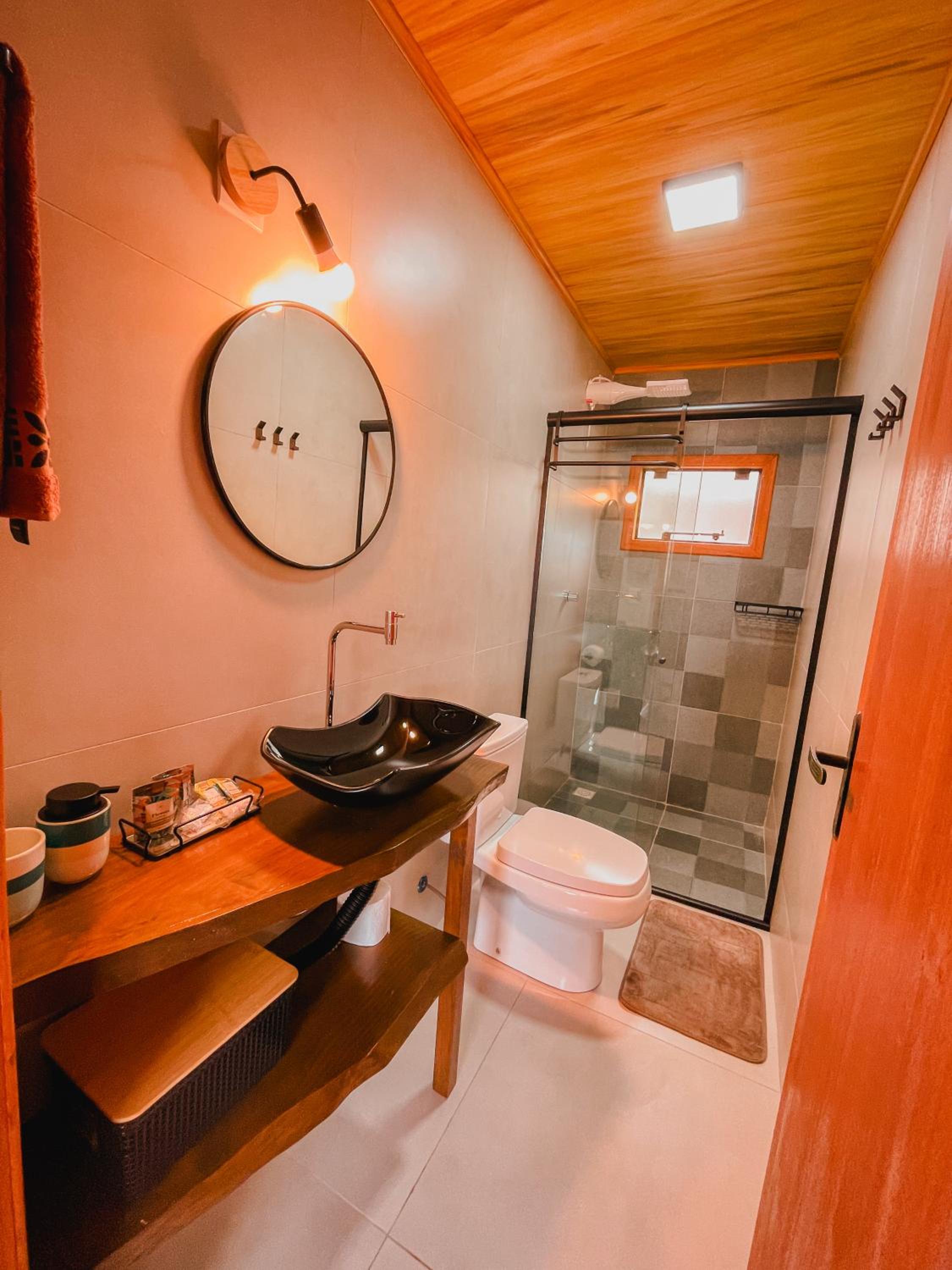 Shangri La Casas e Studios