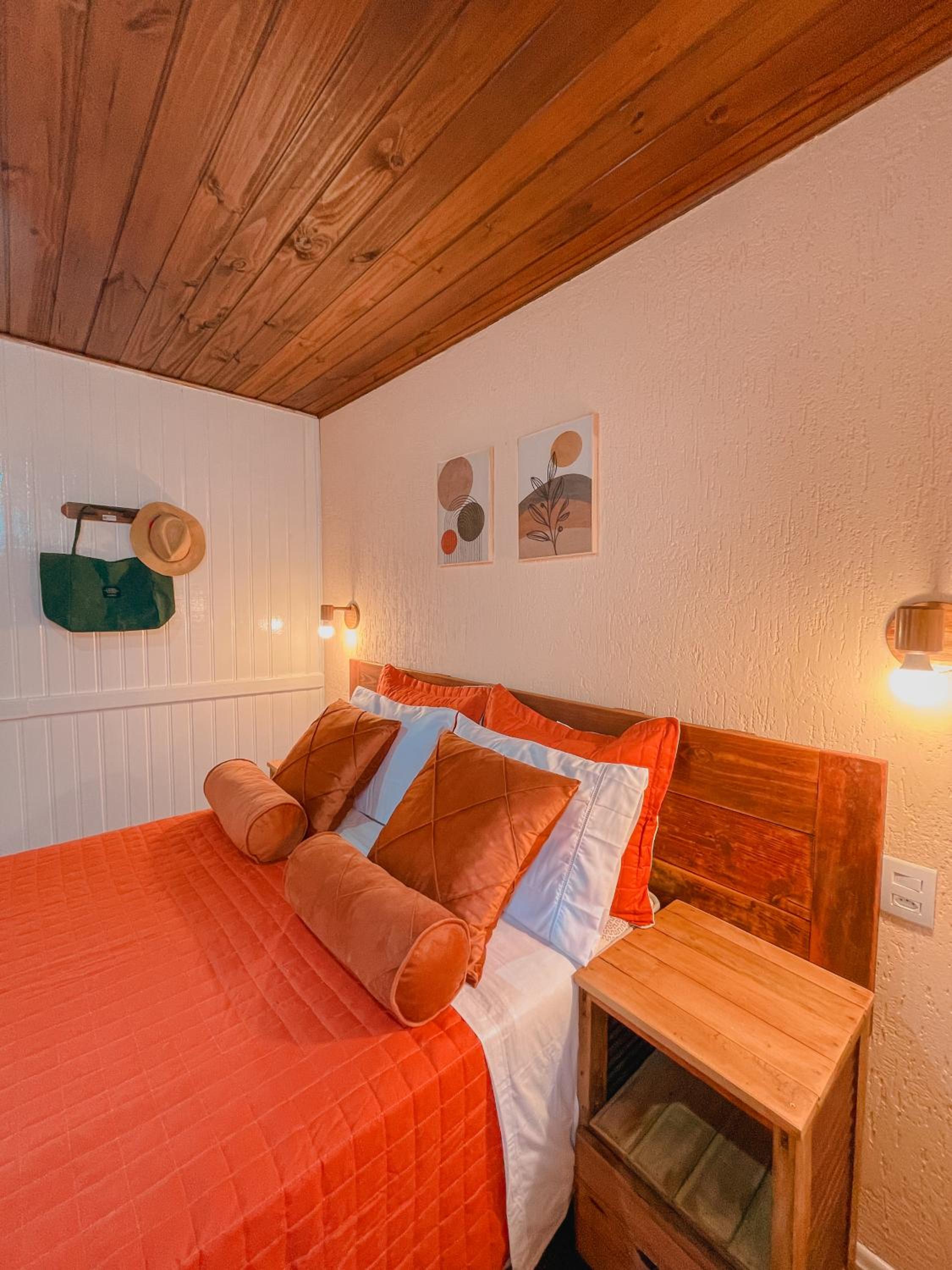 Shangri La Casas e Studios