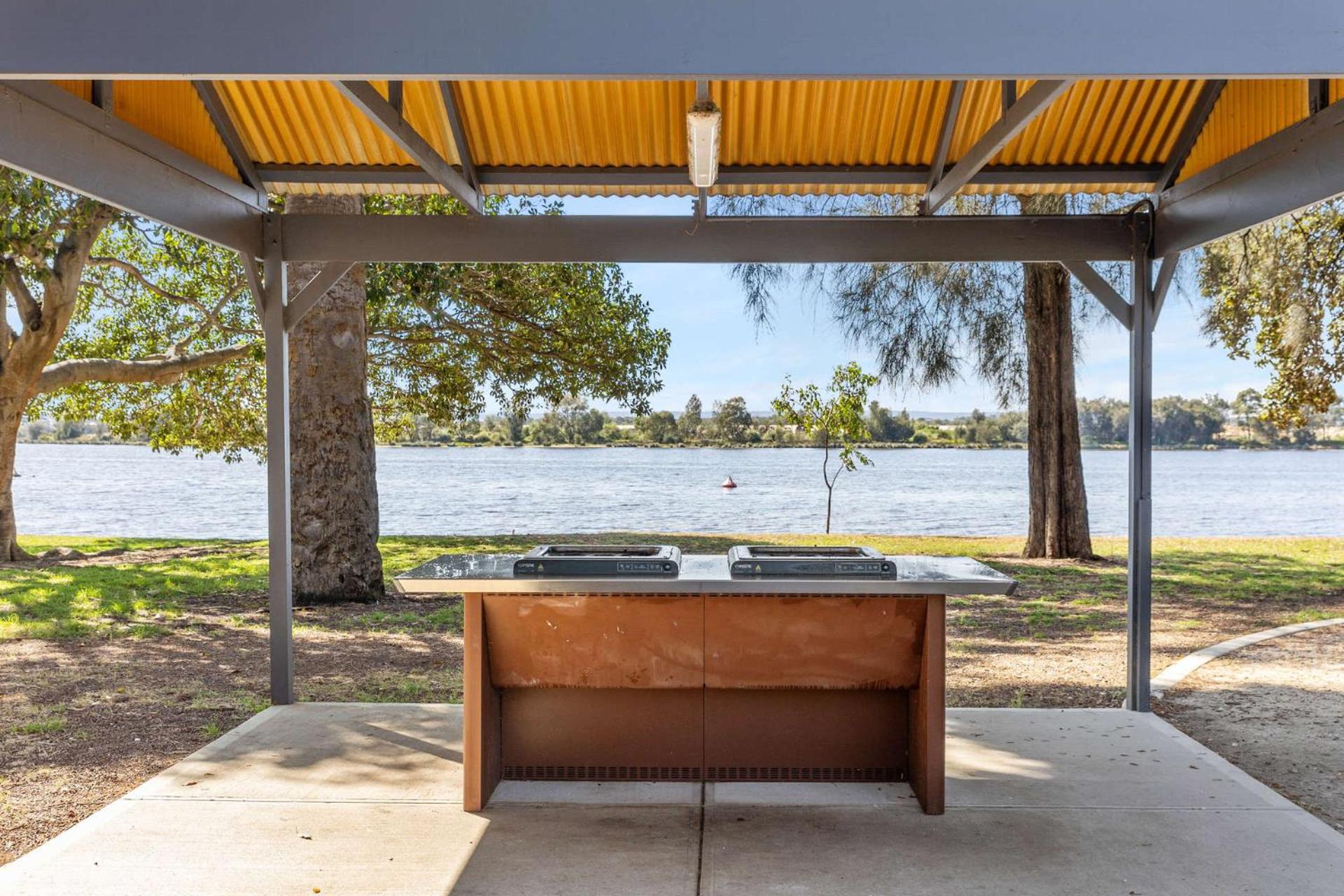 JOEL100A - Riverside Retreat at Mount Lawley