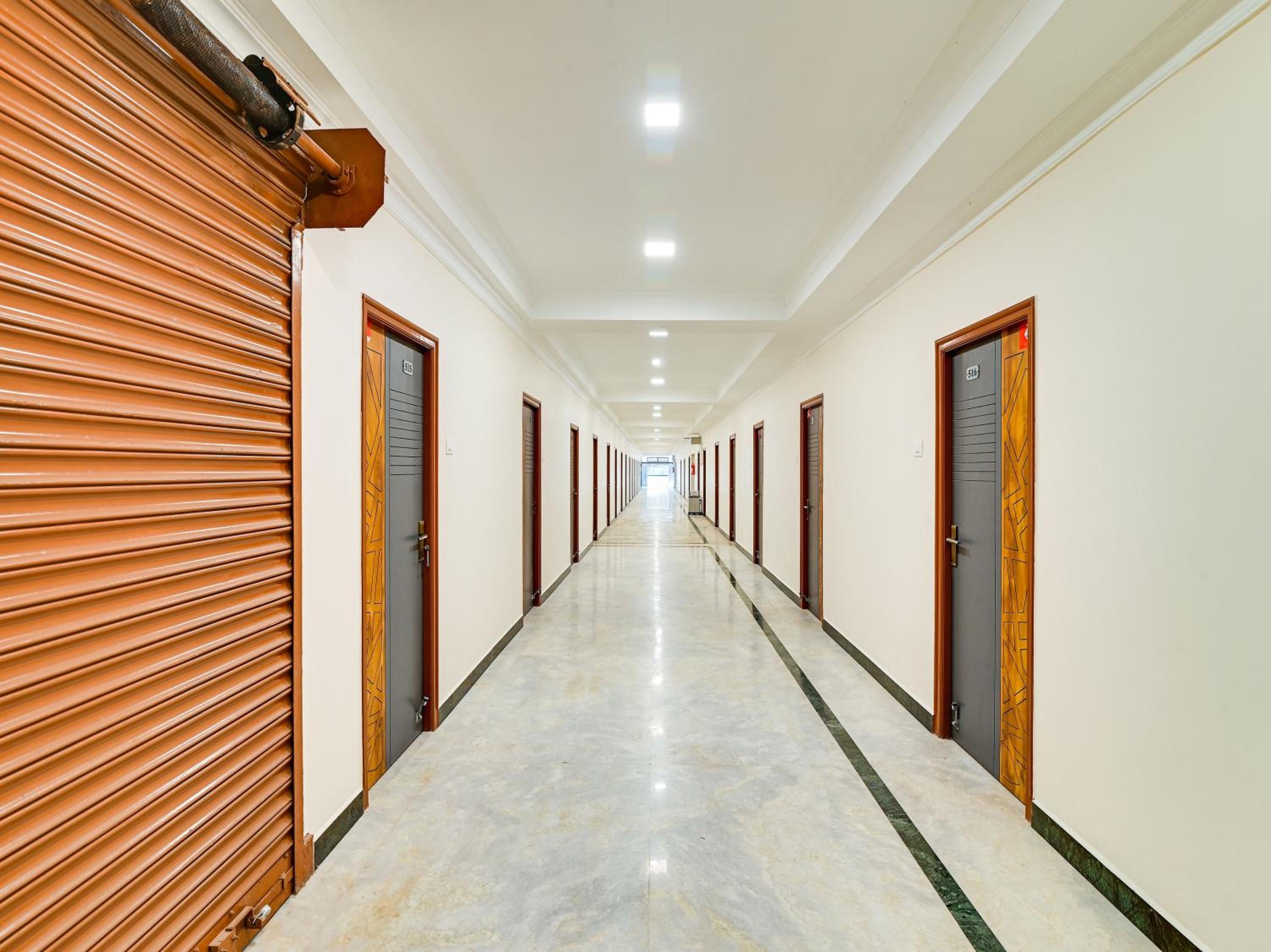 Super Townhouse Vellore Fort Formerly RJ Royal Inn