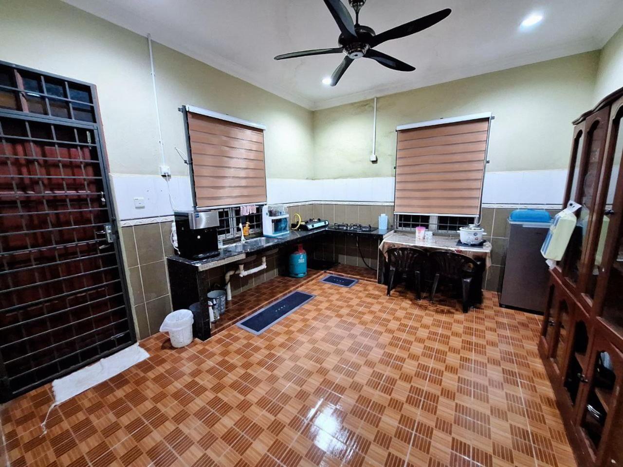 Q's HOMESTAY UNISZA