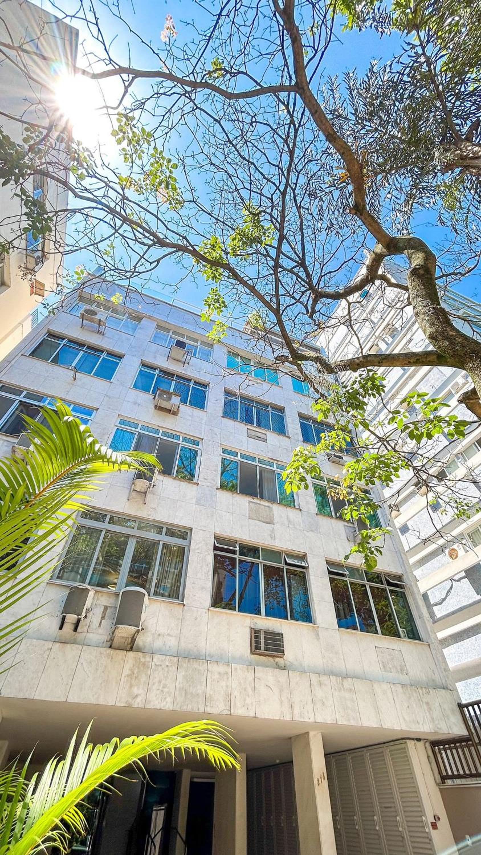 Luxuoso Apartamento de 3 Quartos com Vaga no Leblon