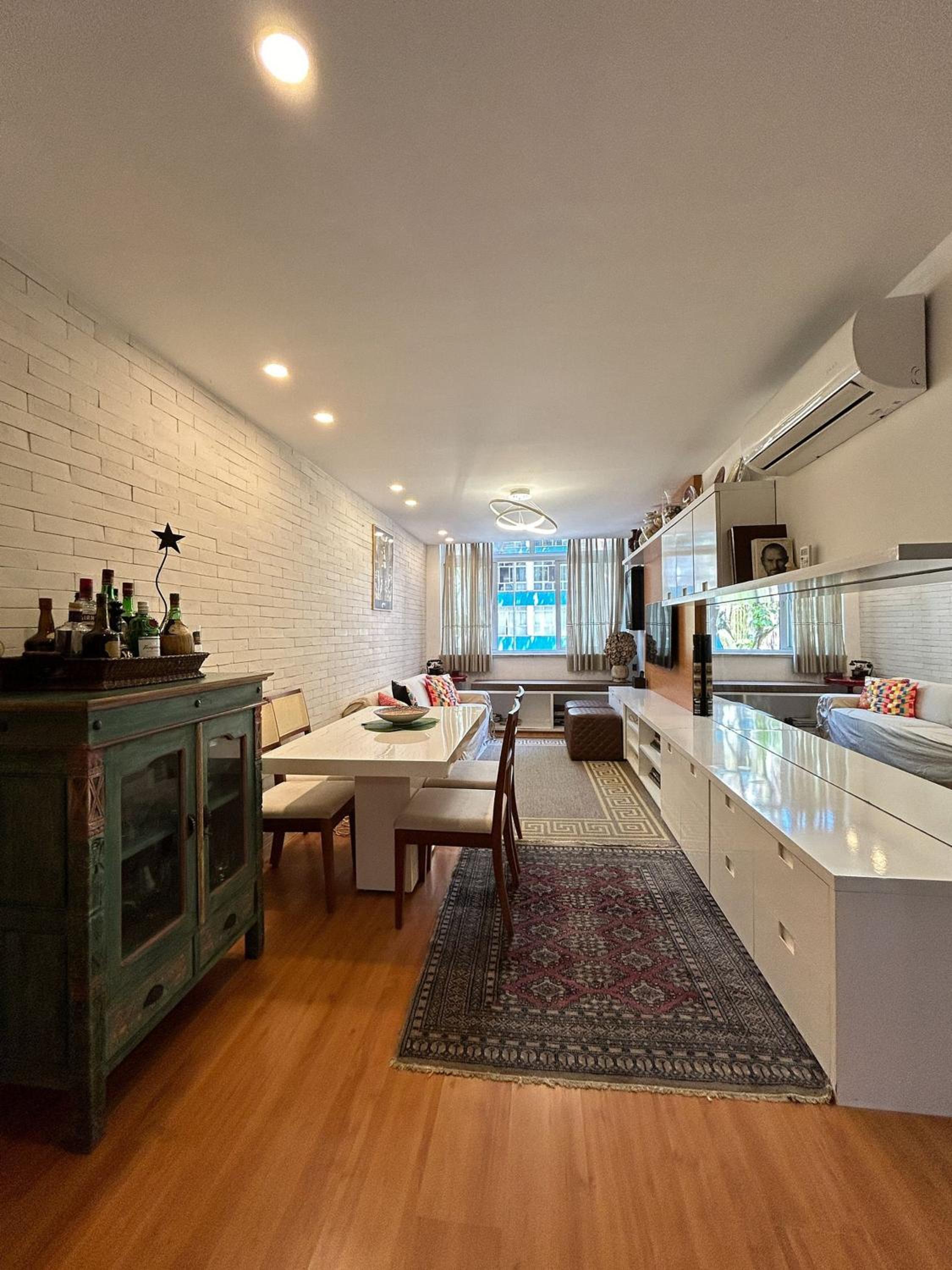 Luxuoso Apartamento de 3 Quartos com Vaga no Leblon