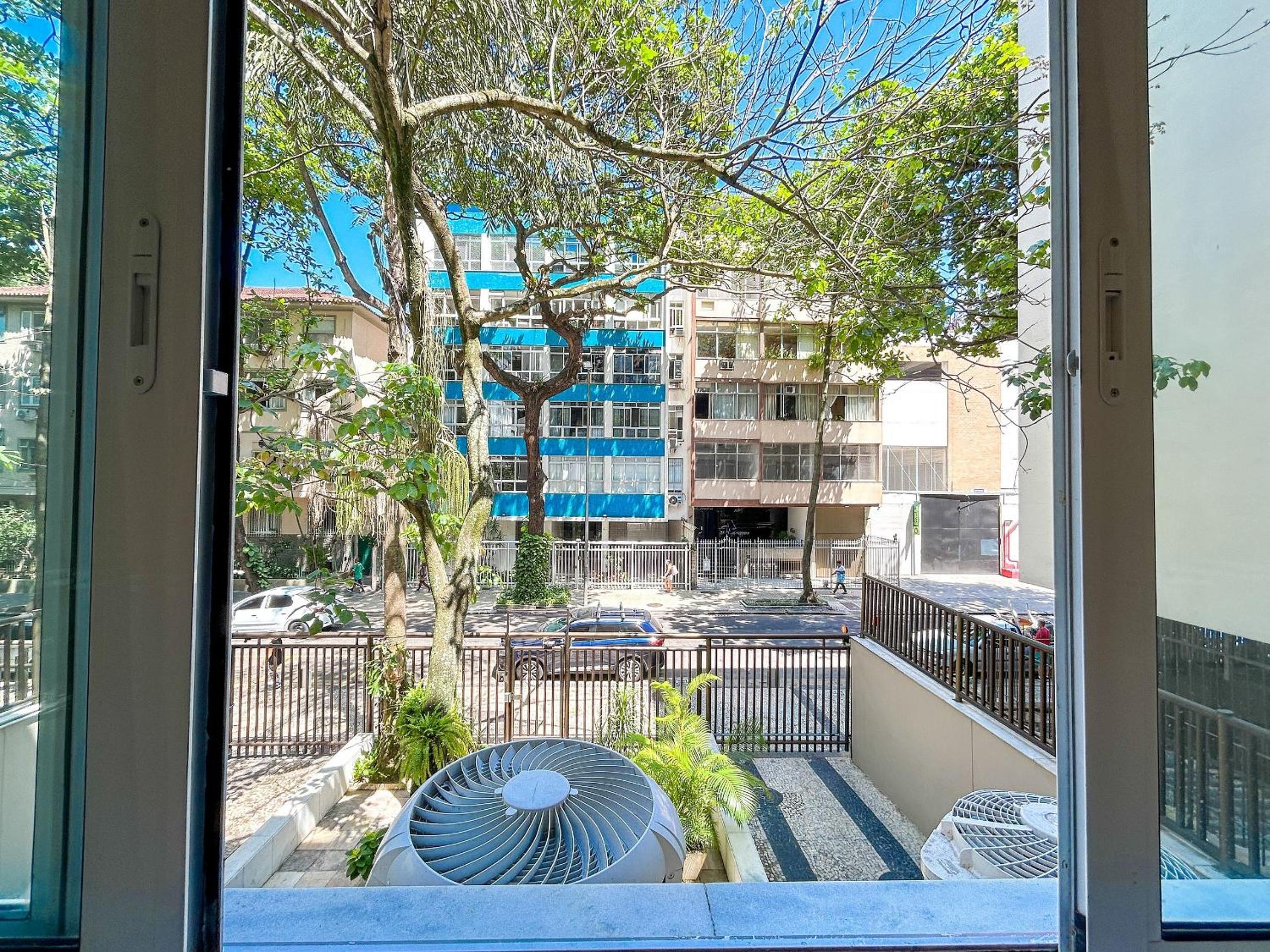Luxuoso Apartamento de 3 Quartos com Vaga no Leblon