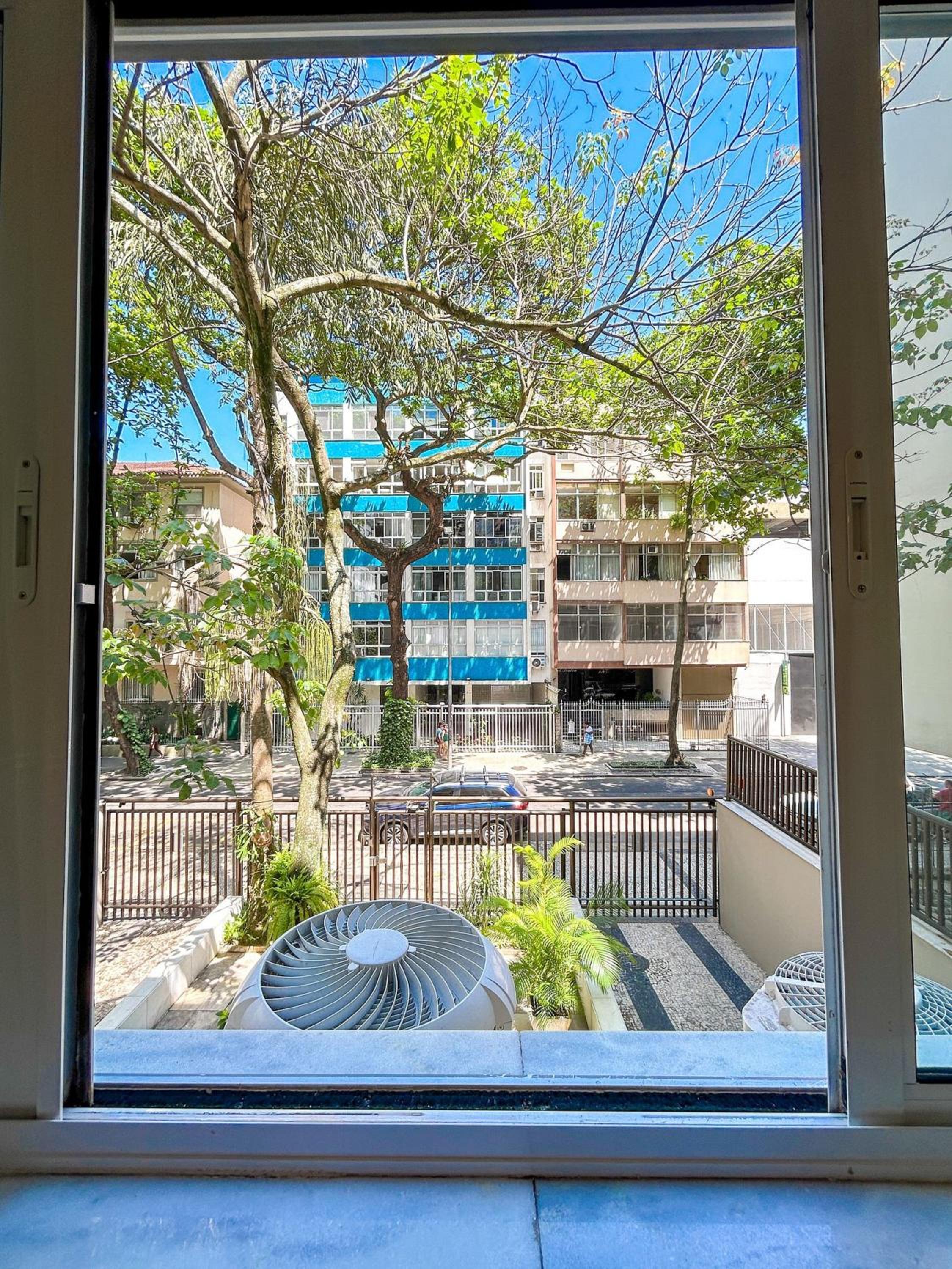 Luxuoso Apartamento de 3 Quartos com Vaga no Leblon