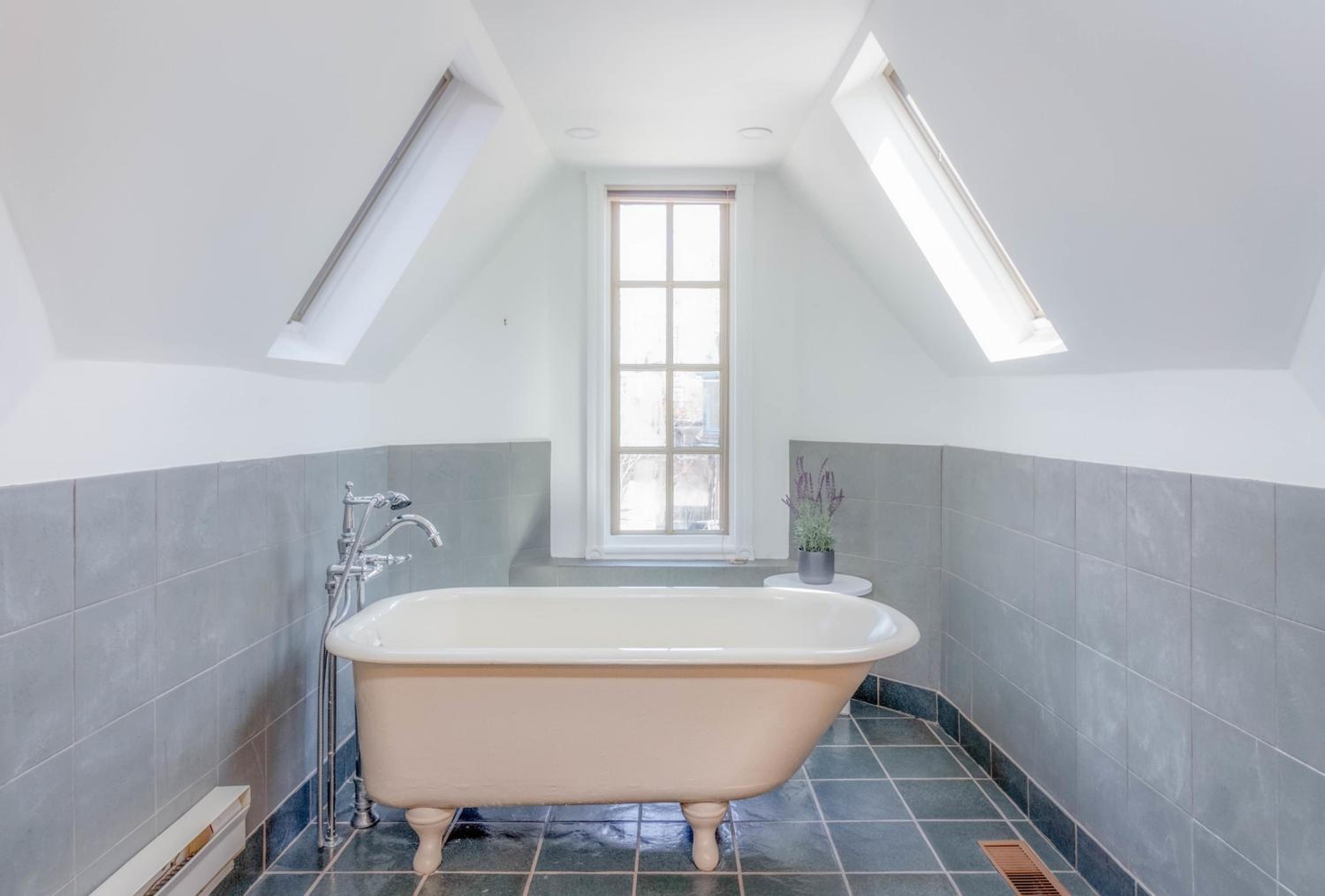 Warehouse Style Loft near Yorkville