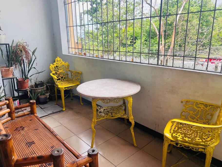 Funky Retro Studio Apt Netflix Parking Antipolo Taytay view 2