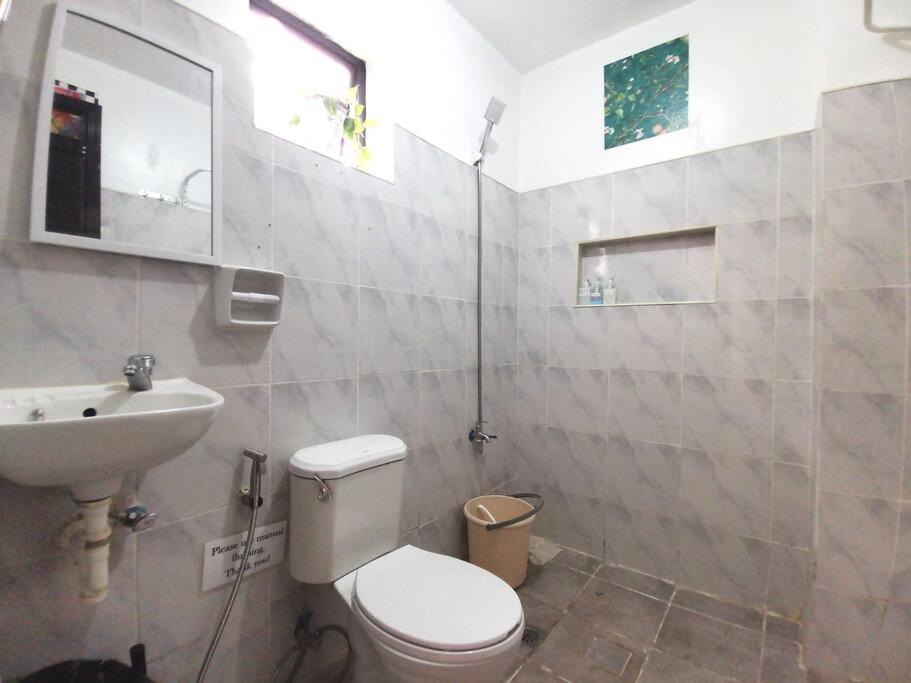 Funky Retro Studio Apt Netflix Parking Antipolo Taytay view 4