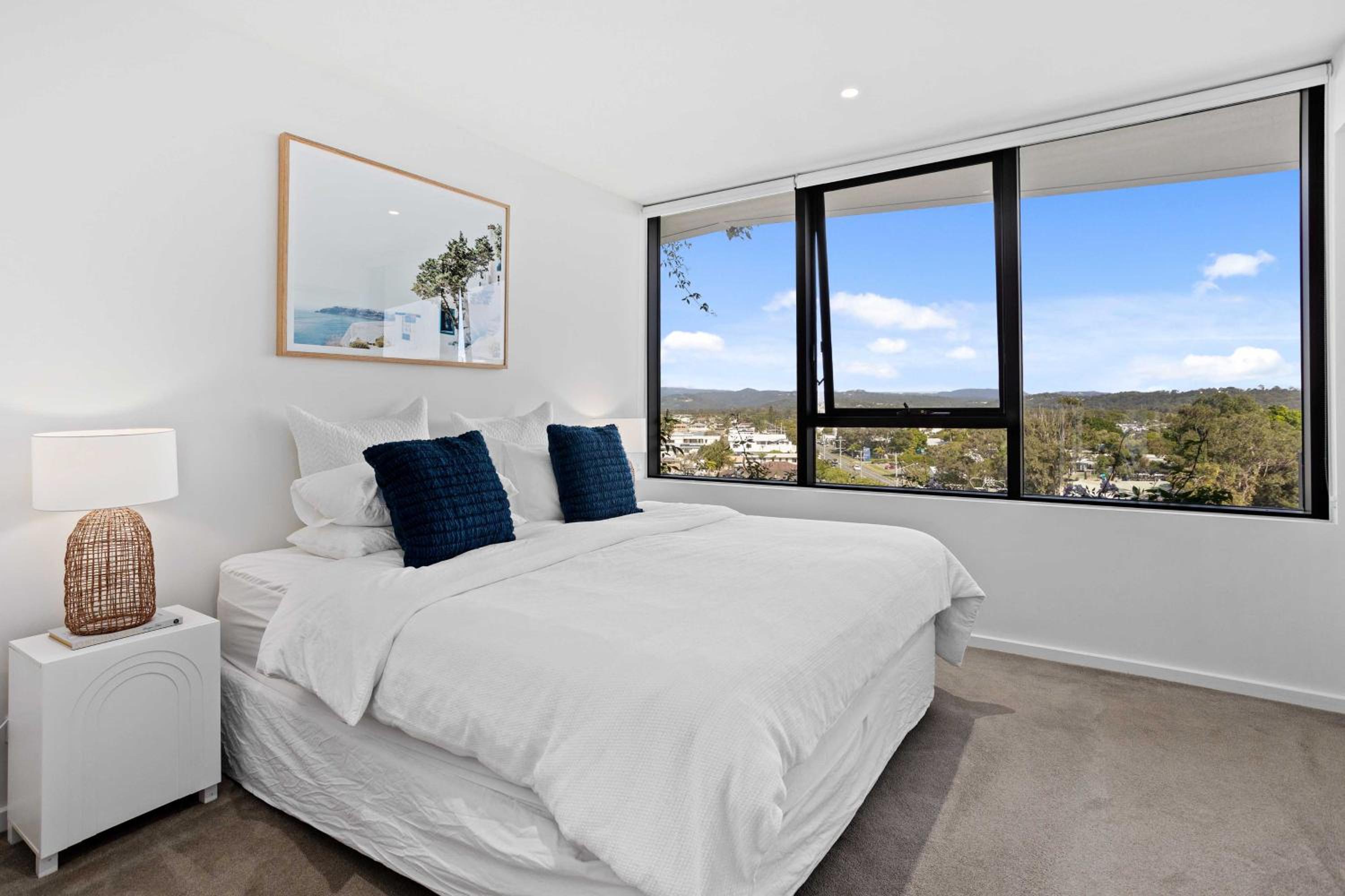 Palm Beach Luxury Apartment with Hinterland Views
