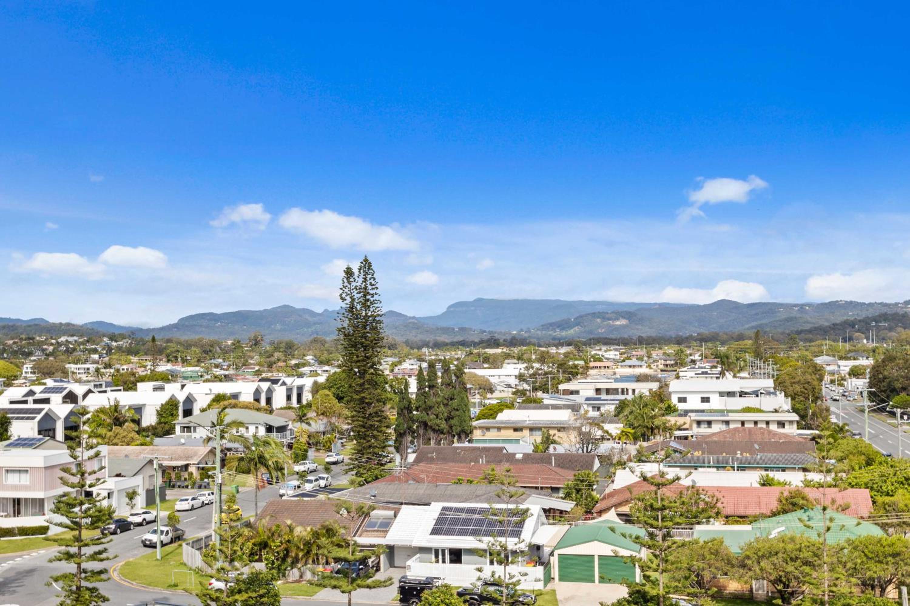 Palm Beach Luxury Apartment with Hinterland Views