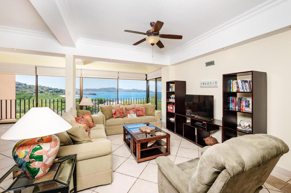 Beautiful Ocean-View Condo in Flamingo - Walk to B