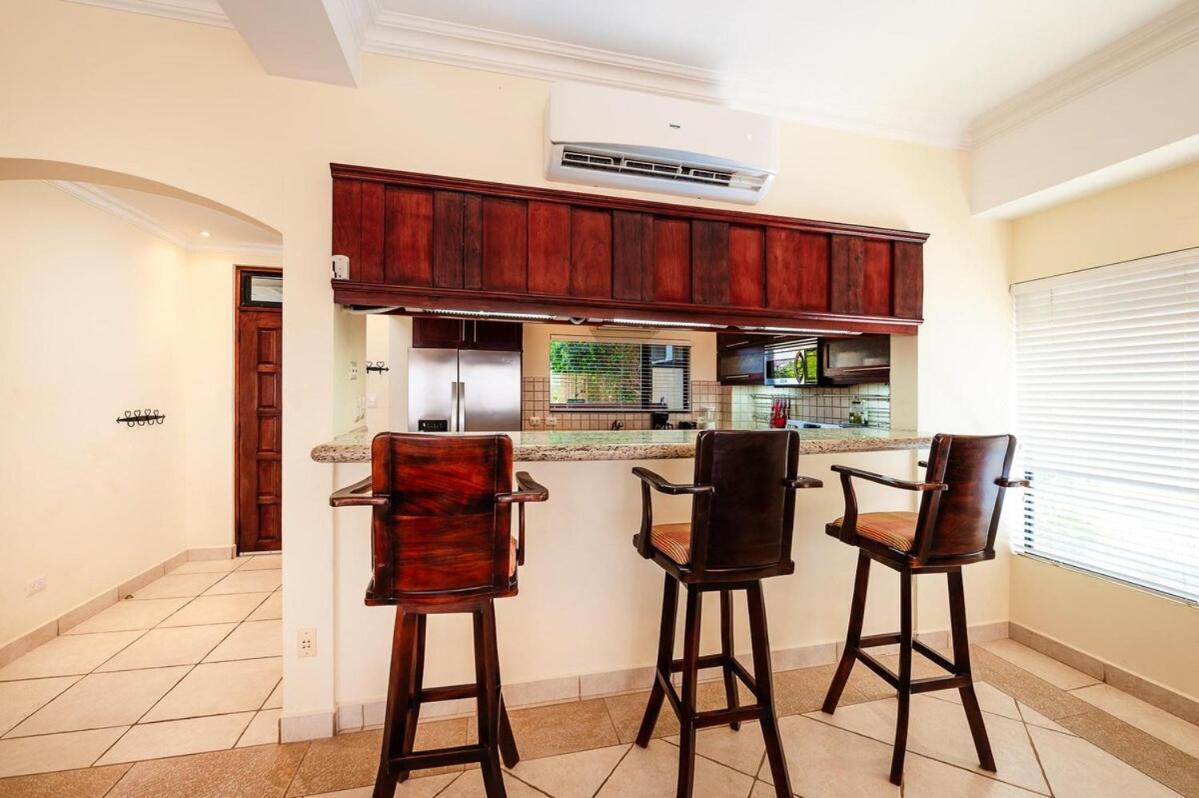 Beautiful Ocean-View Condo in Flamingo - Walk to B