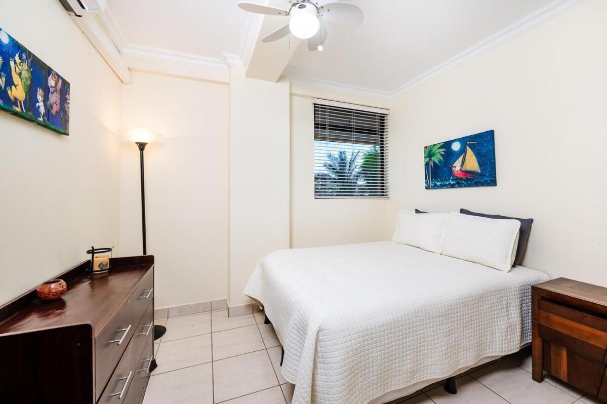 Beautiful Ocean-View Condo in Flamingo - Walk to B