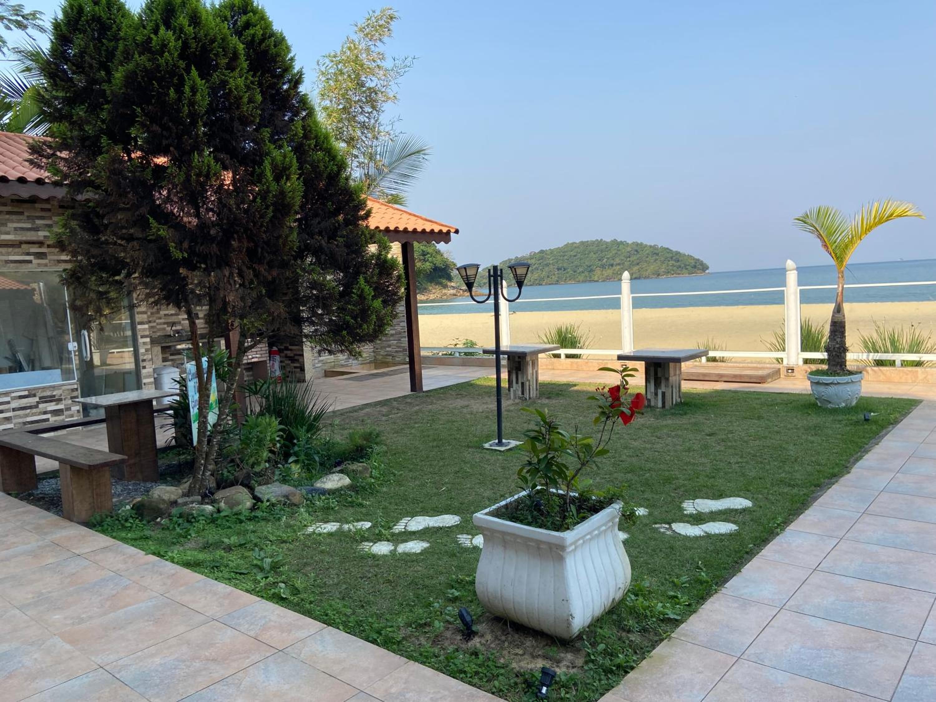 Flat pé na areia em Garatucaia