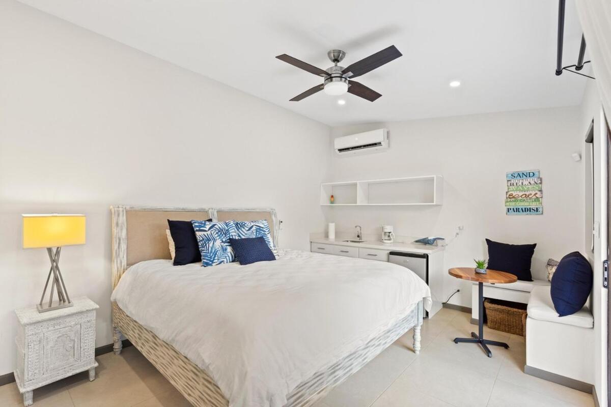 Renovated 4bd 4 Ba Pool