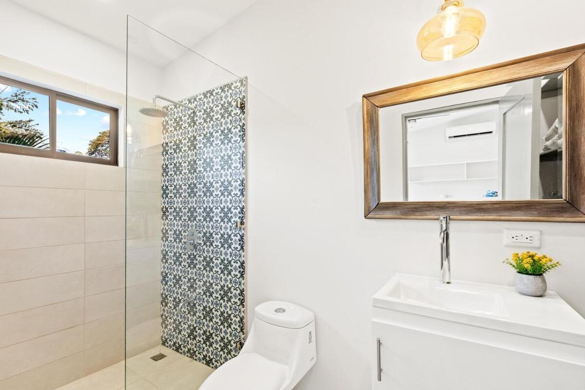 Renovated 4bd 4 Ba Pool