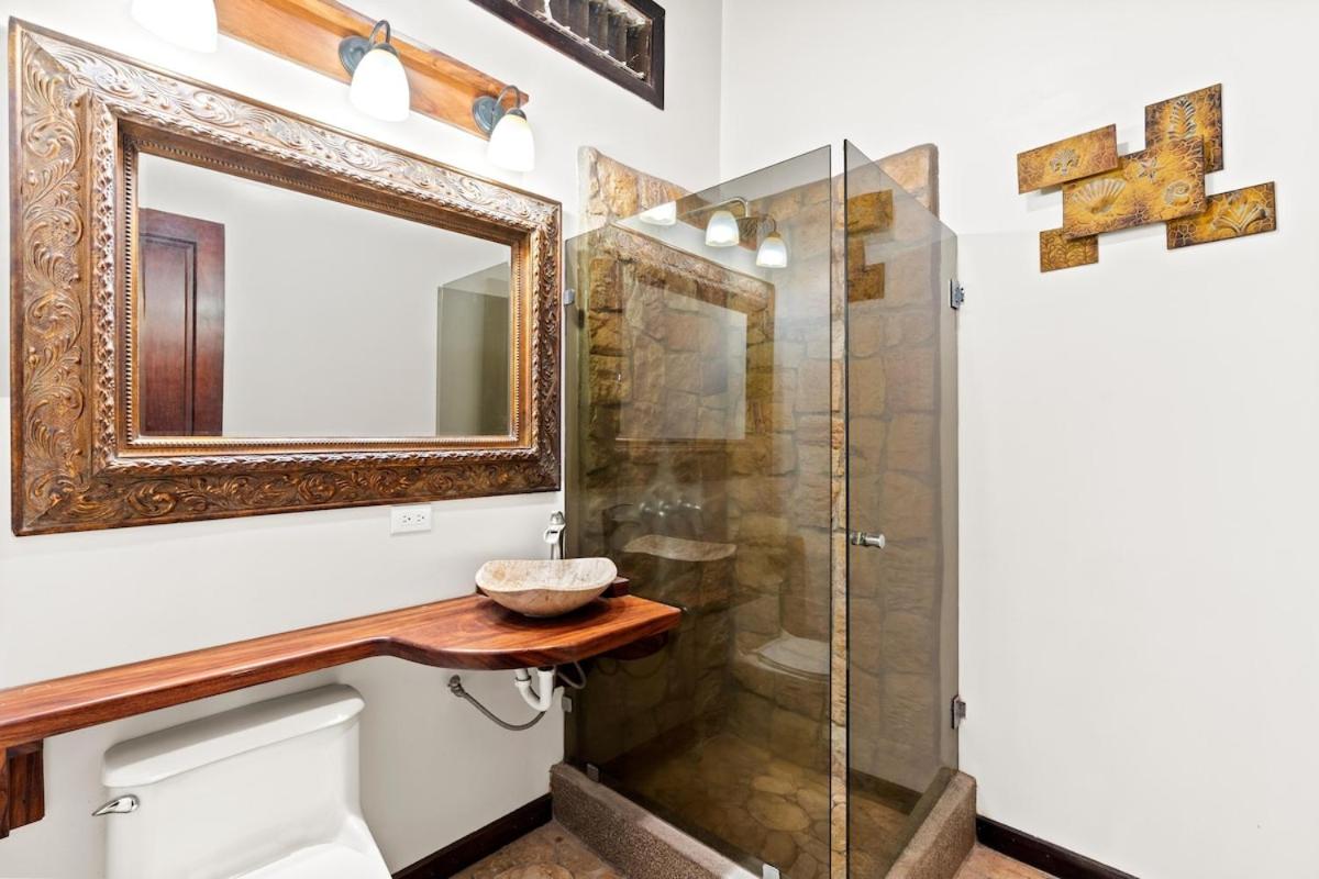 Renovated 4bd 4 Ba Pool