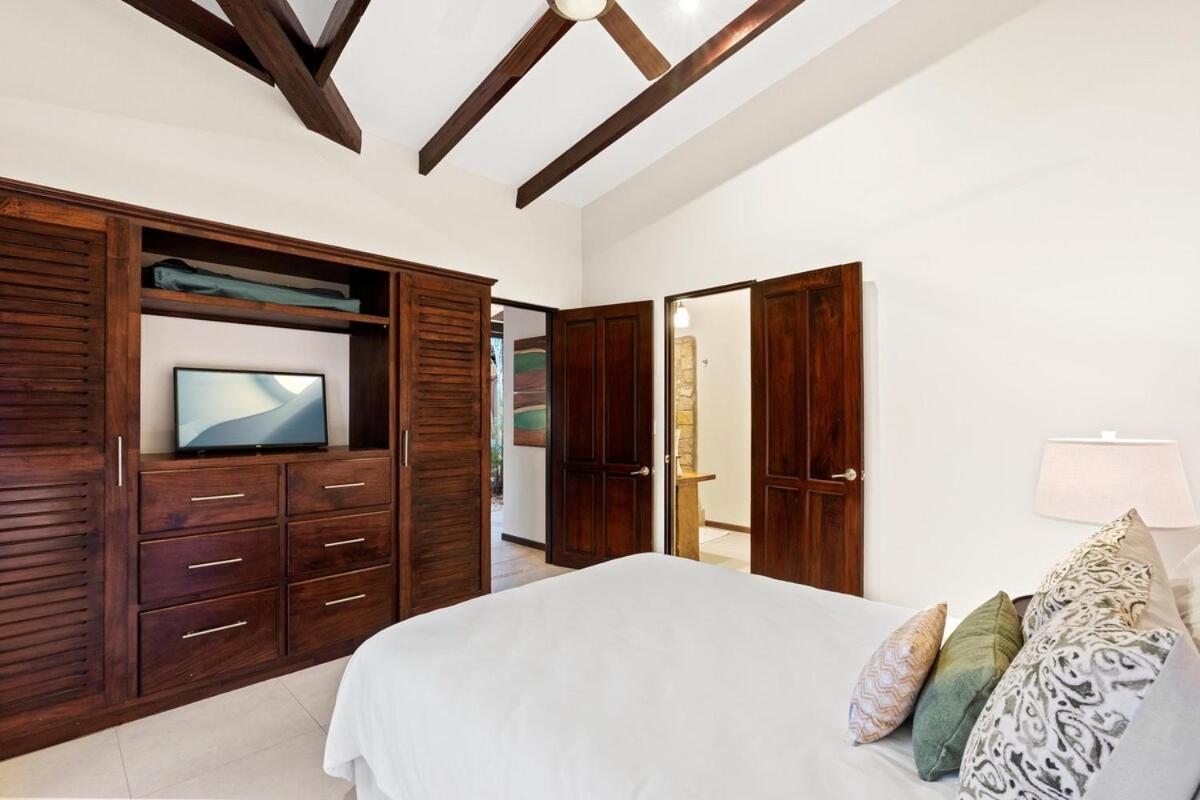 Renovated 4bd 4 Ba Pool