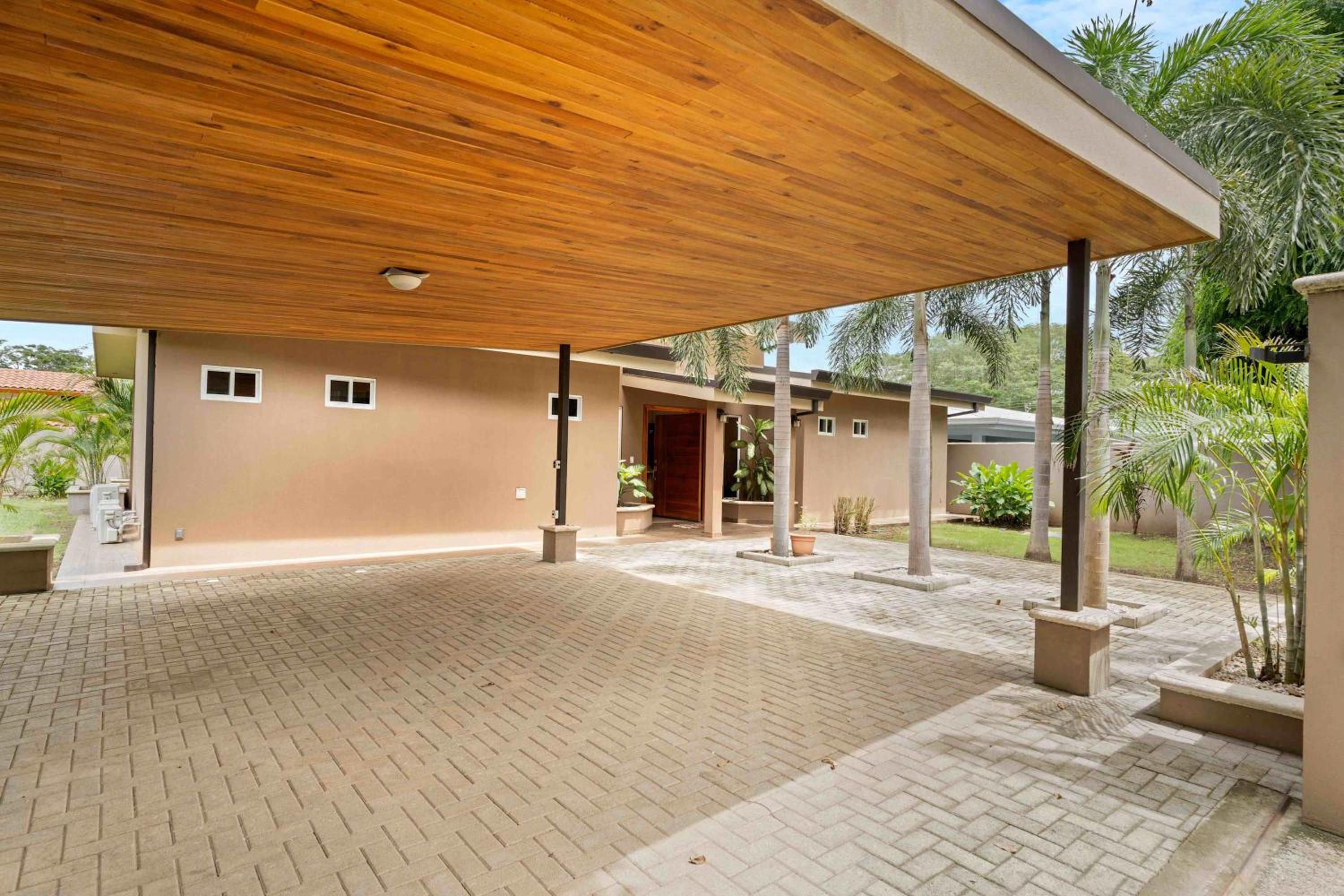 Large Pool 3BD Property Close to Potrero Beach