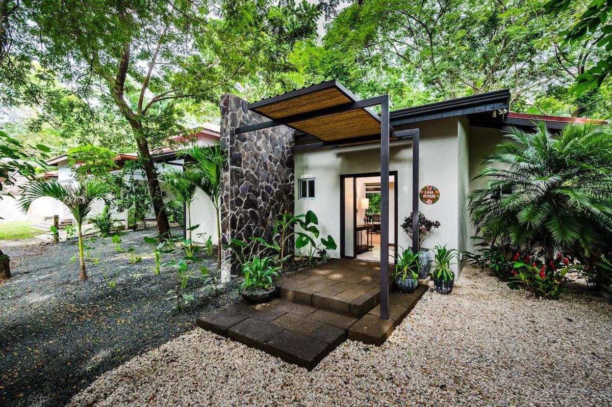 Renovated 3 bd Beach Walkable Pool