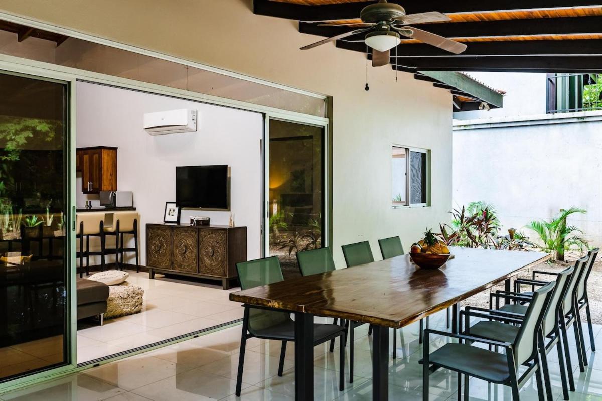 Renovated 3 bd Beach Walkable Pool