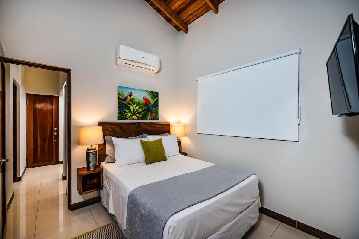 Renovated 3 bd Beach Walkable Pool