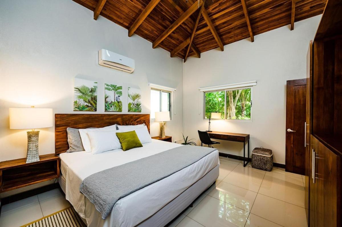 Renovated 3 bd Beach Walkable Pool