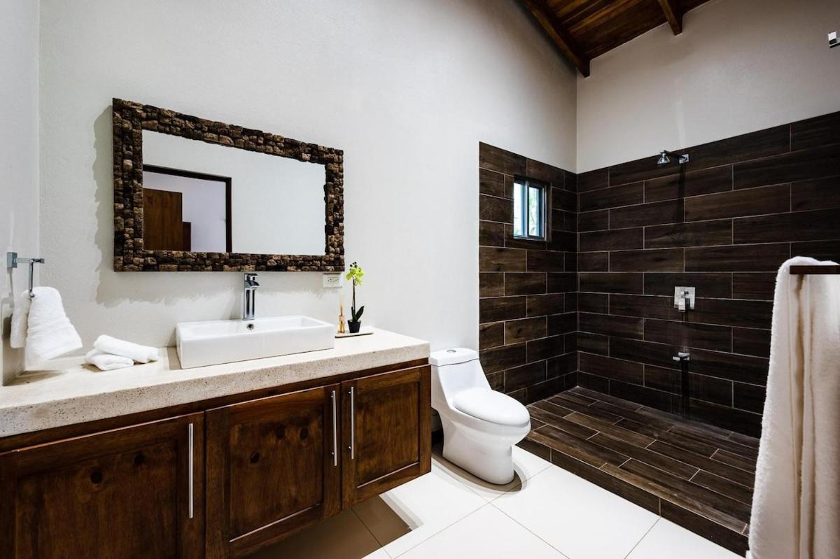 Renovated 3 bd Beach Walkable Pool