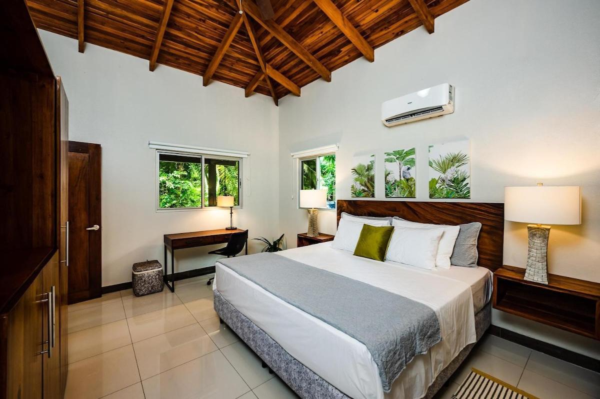 Renovated 3 bd Beach Walkable Pool