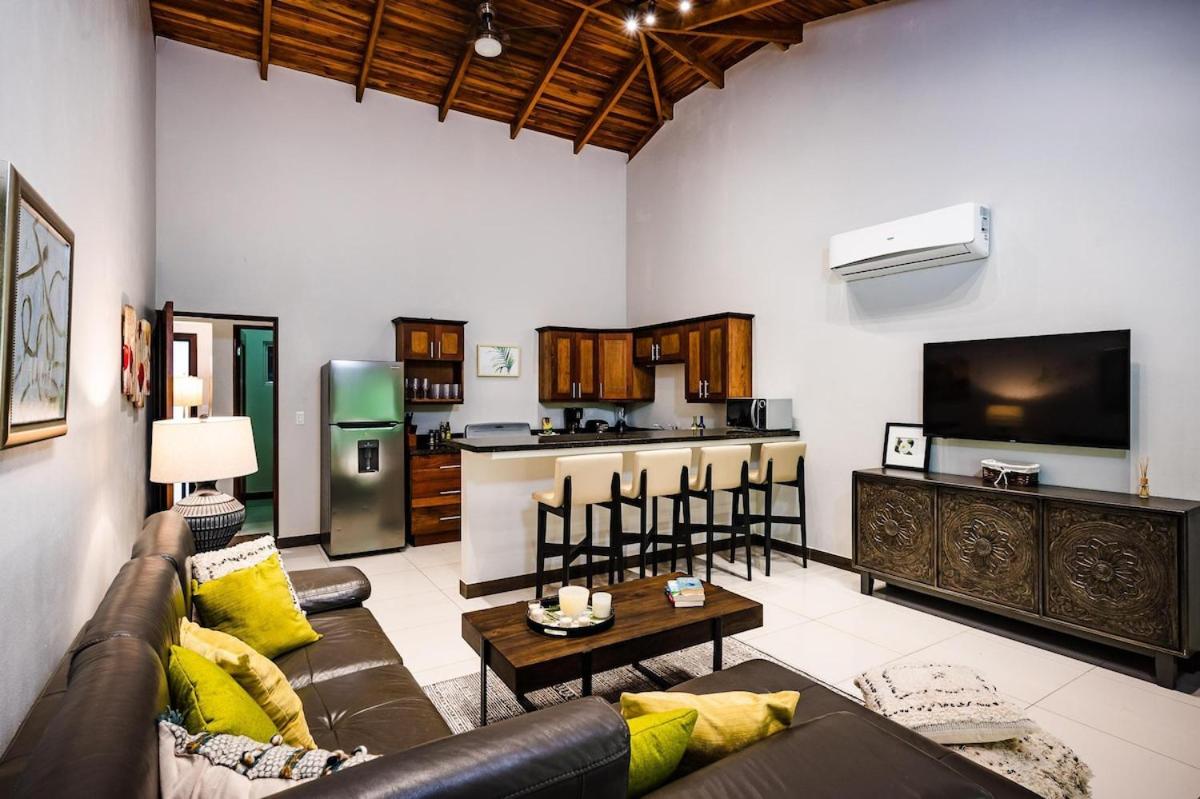 Renovated 3 bd Beach Walkable Pool