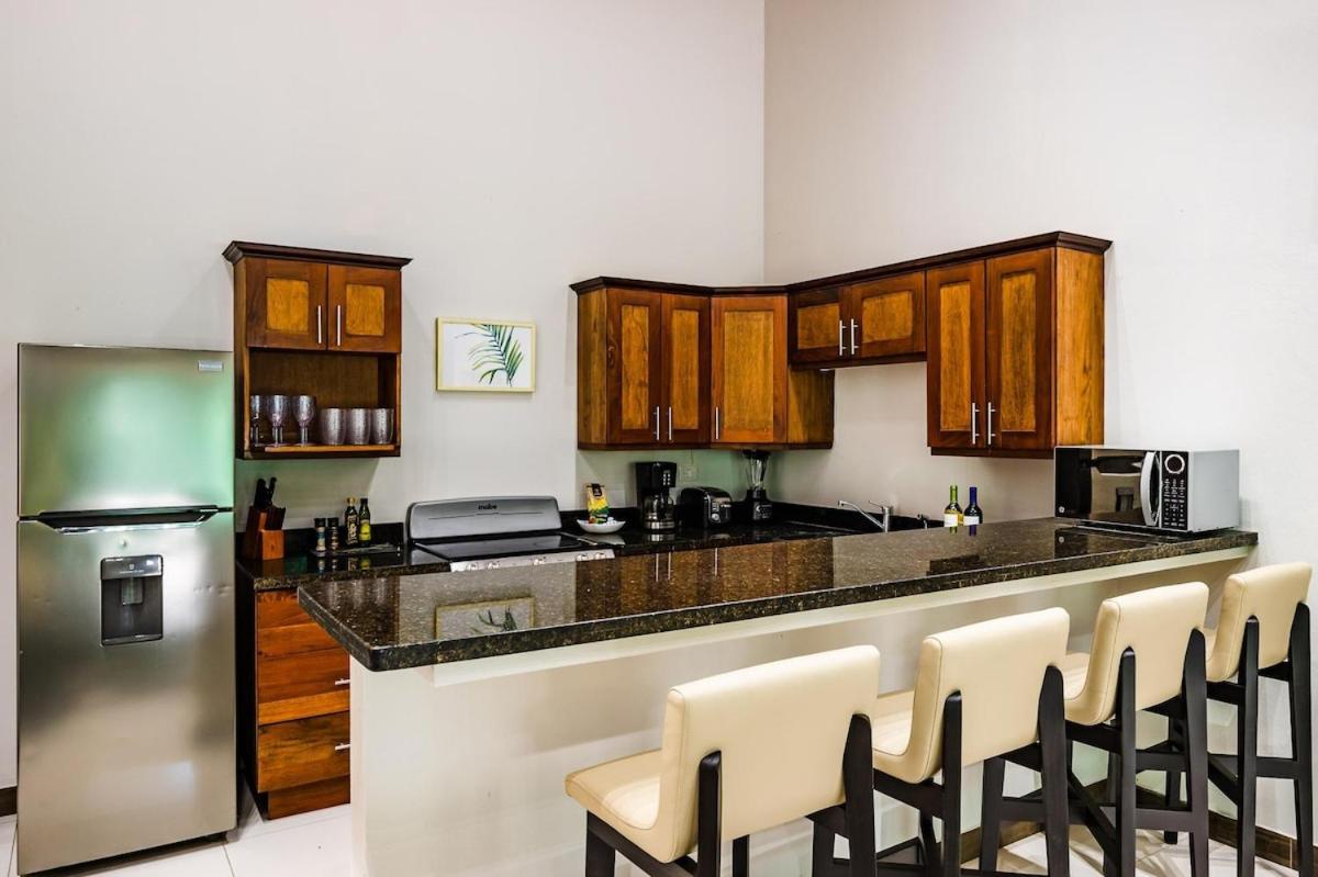 Renovated 3 bd Beach Walkable Pool