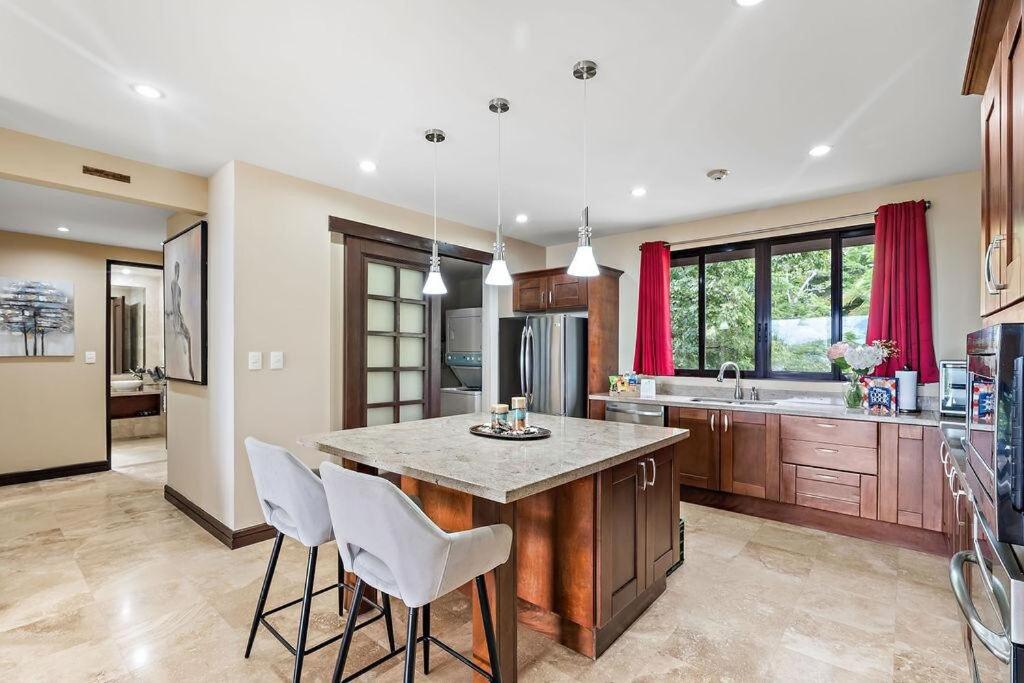 Breathtaking Ocean Views w - Pool Access