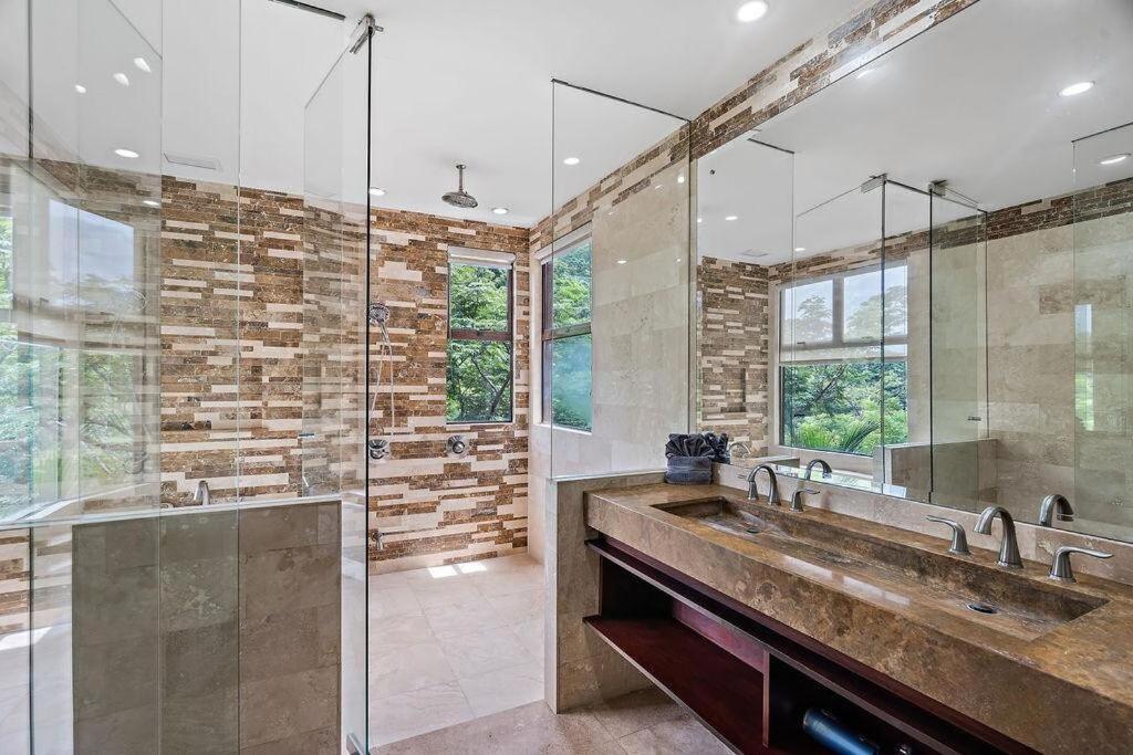 Breathtaking Ocean Views w - Pool Access