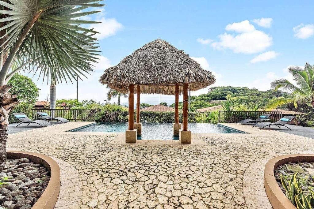 Breathtaking Ocean Views w - Pool Access