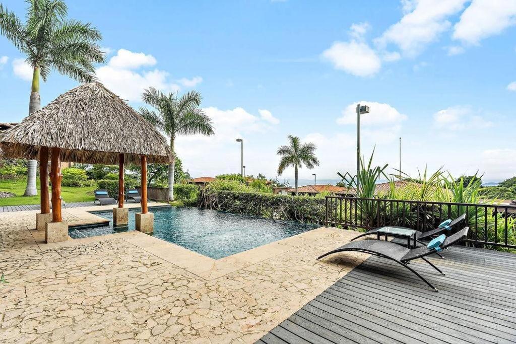 Breathtaking Ocean Views w - Pool Access