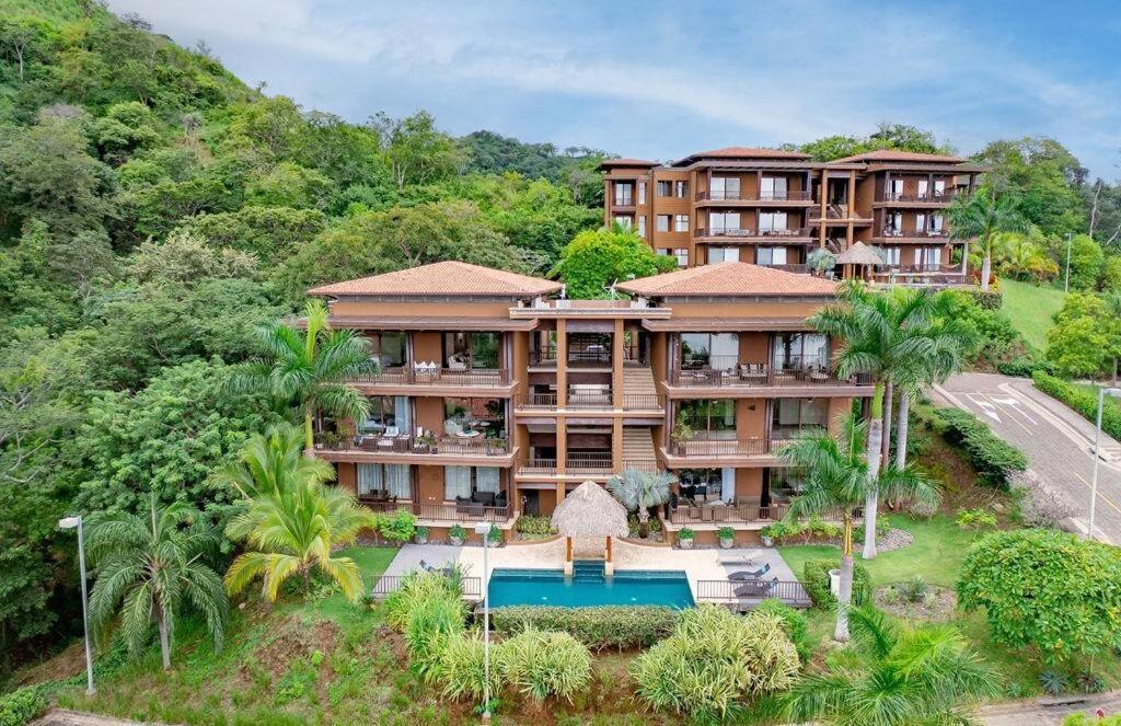 Breathtaking Ocean Views w - Pool Access