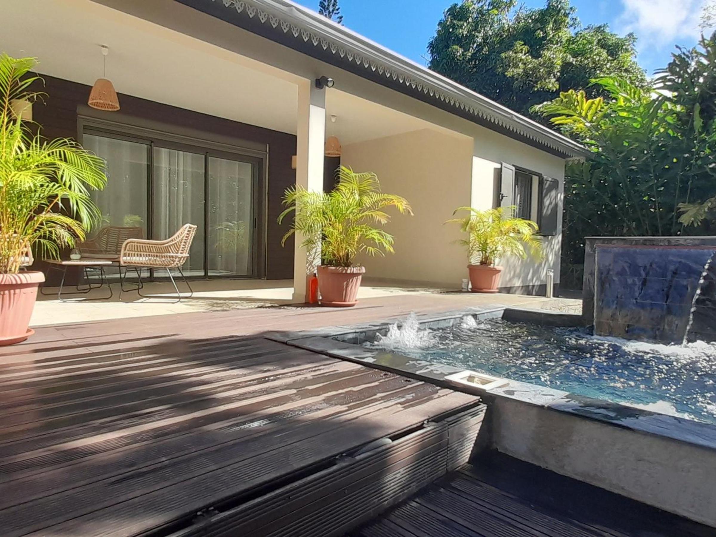Villa de Charme à Saint-Philippe avec Spa Privatif et Terrasse - Accessible PMR - FR-1-786-1 view 2