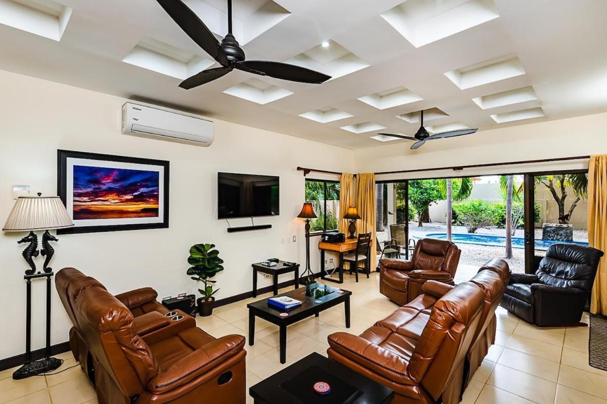 Beautiful Villa Walk to Beach Pool