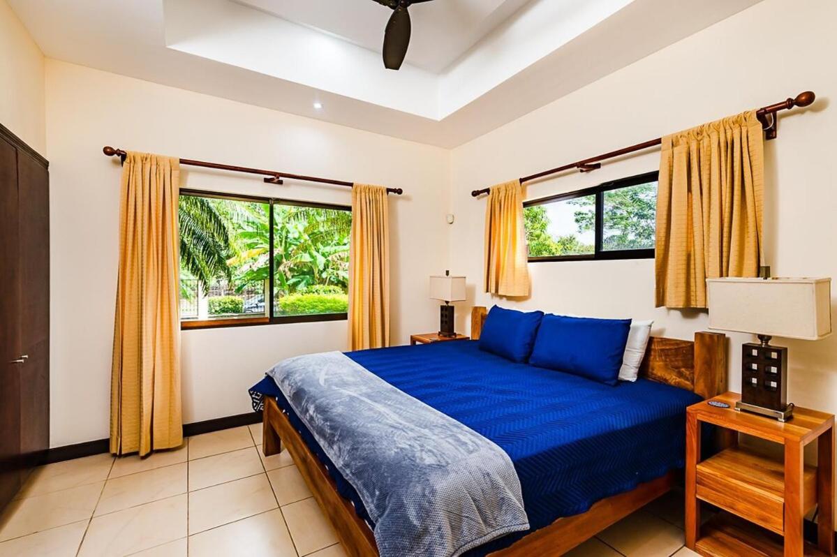Beautiful Villa Walk to Beach Pool