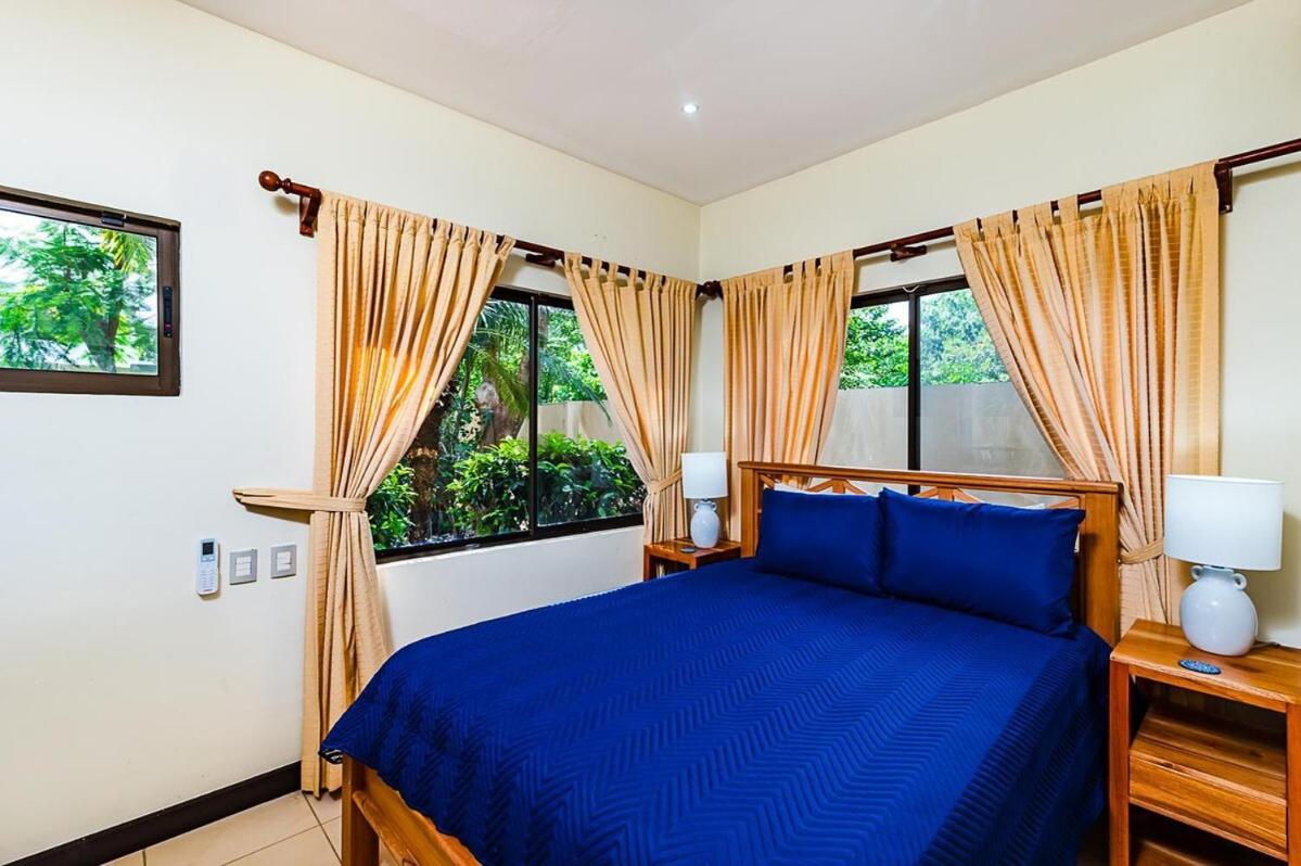 Beautiful Villa Walk to Beach Pool
