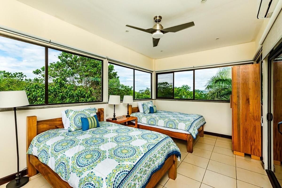 Beautiful Villa Walk to Beach Pool