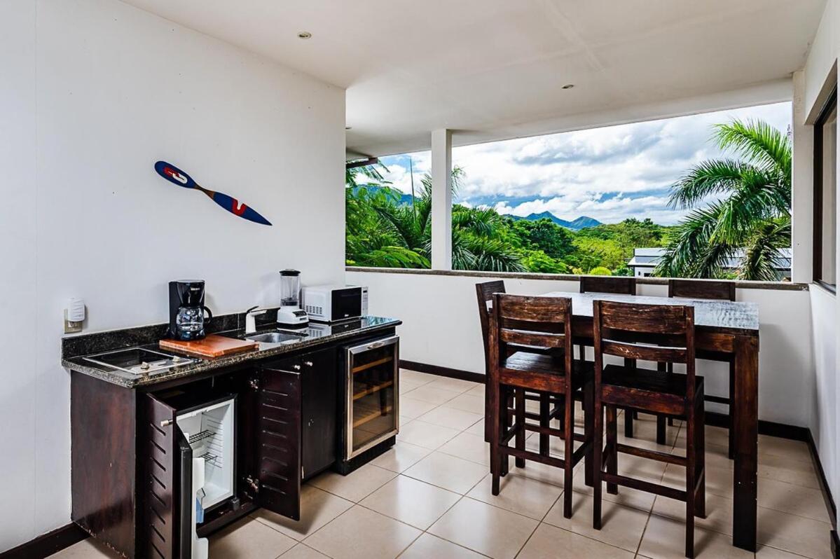 Beautiful Villa Walk to Beach Pool
