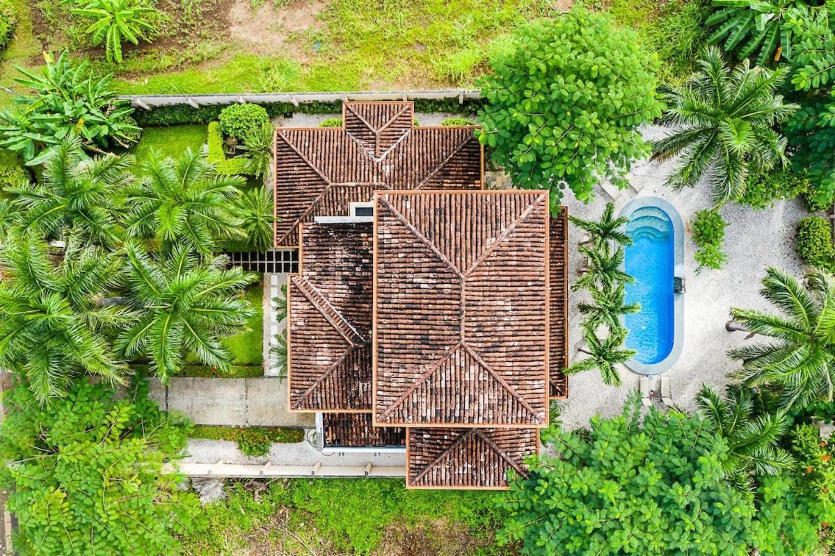 Beautiful Villa Walk to Beach Pool