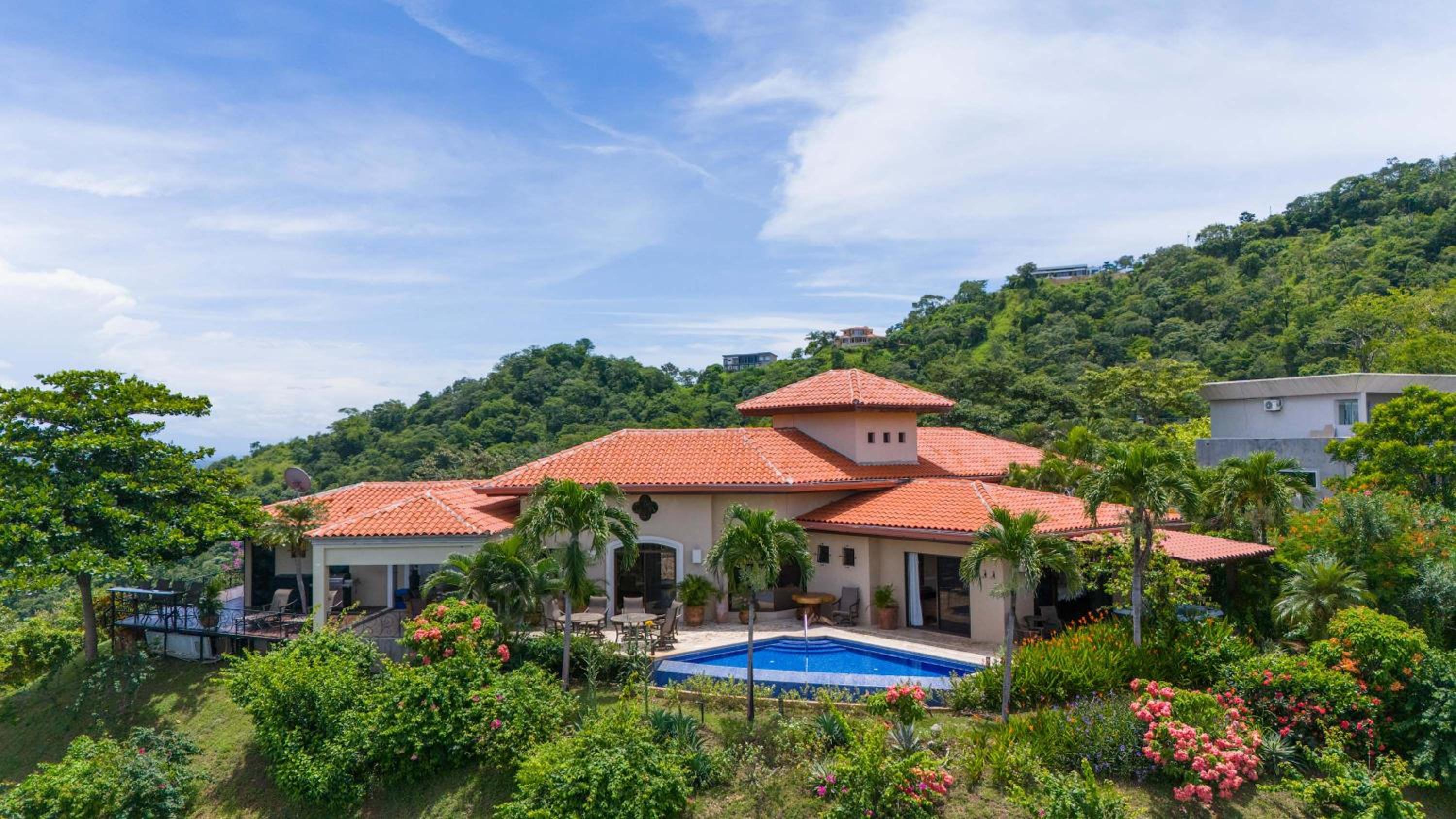 Castle in the Sky , Infinity Pool & Ocean